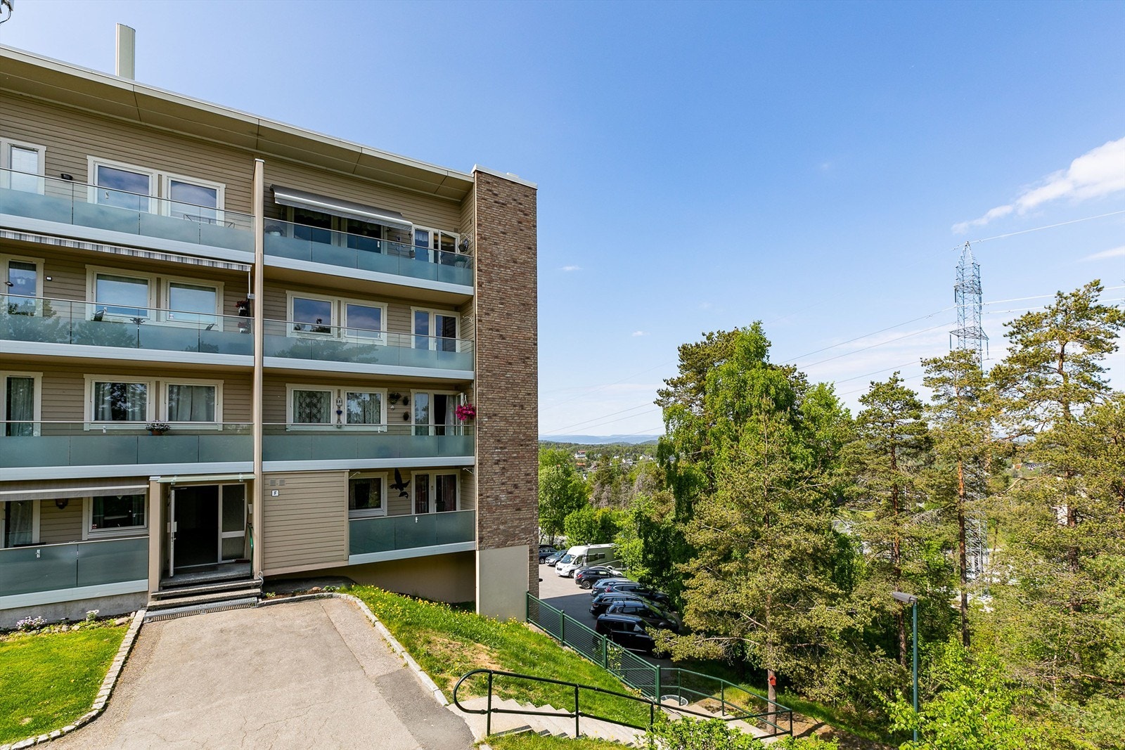 Leiligheten er tilknyttet hovedinngangens calling-anlegg. Galleribilde