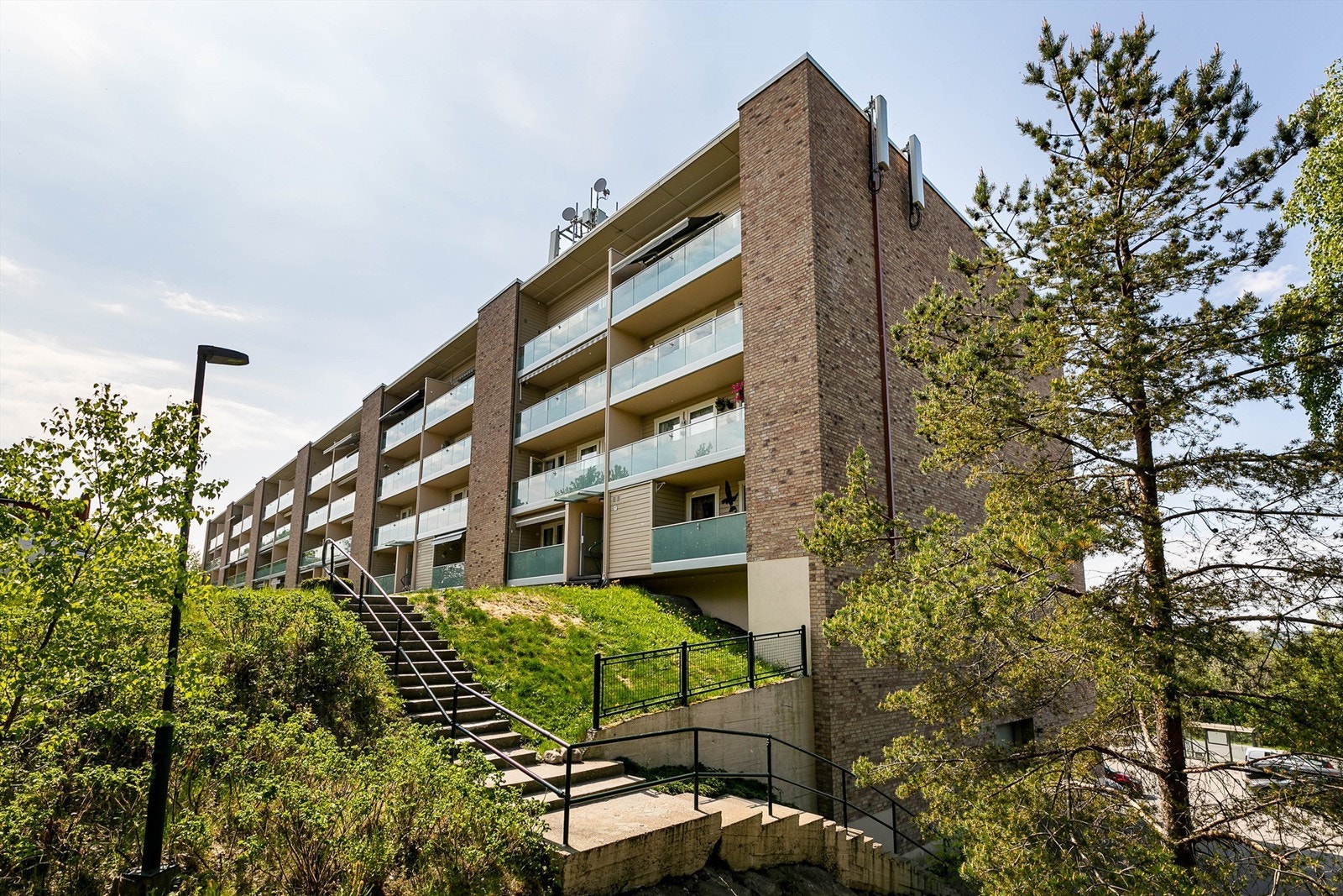 Leiligheten inngår i blokken lengst nord og har begrenset gjennomgangstrafikk utenfor. Galleribilde