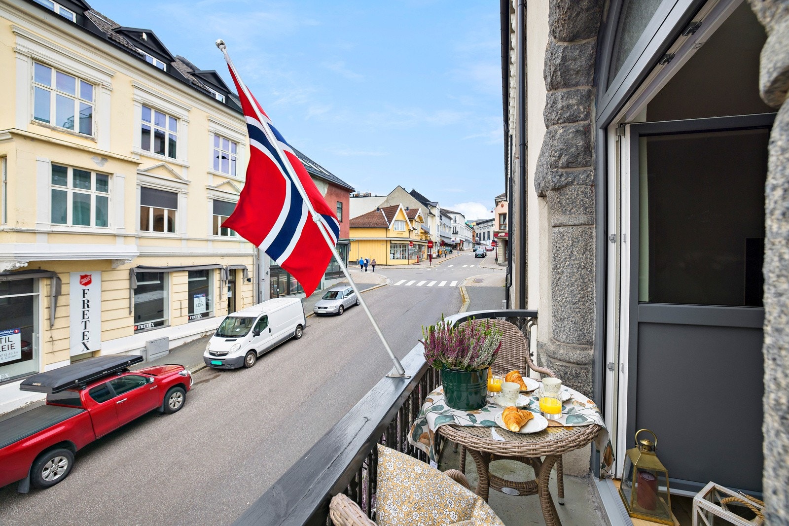 Beliggenheten er utmerket, med gangavstand til alt man trenger i hverdagen. Galleribilde