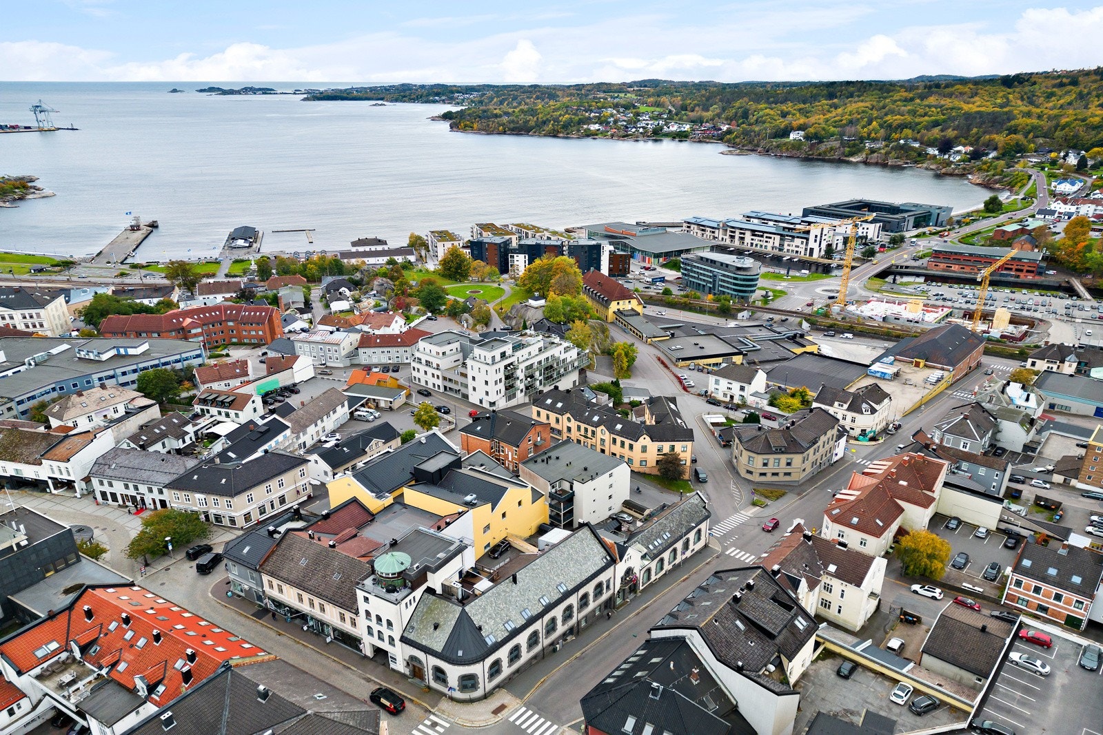 Like utenfor døra finner man Bøkeskogen, Batteristranda, et rikt utvalg butikker og et godt kollektivtilbud. Galleribilde