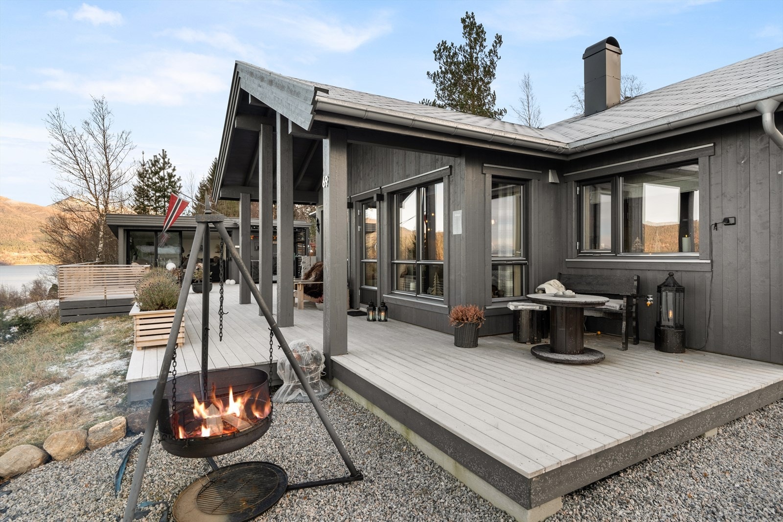 Delvis overbygd terrasse Galleribilde