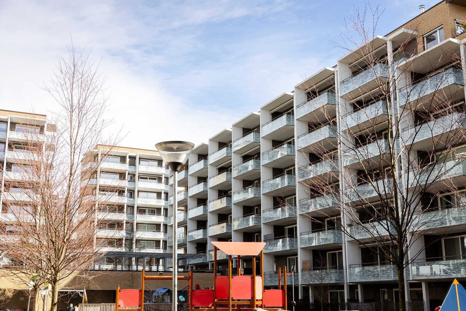 Leiligheten er en del av Lillohagen Nedre Sameie. Sameiet består av 148 seksjoner. Galleribilde