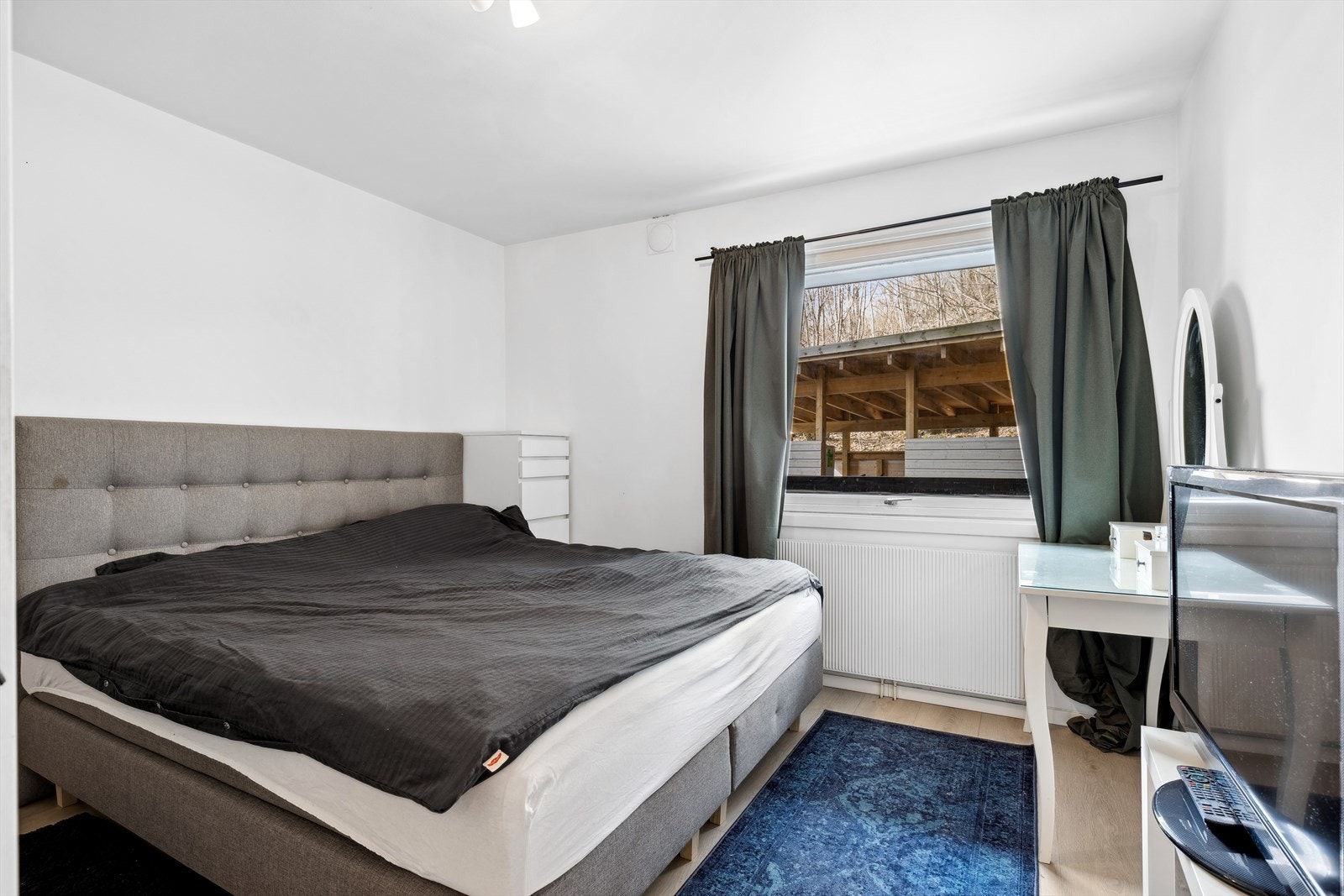 Hovedsoverom med garderobeskap. Galleribilde
