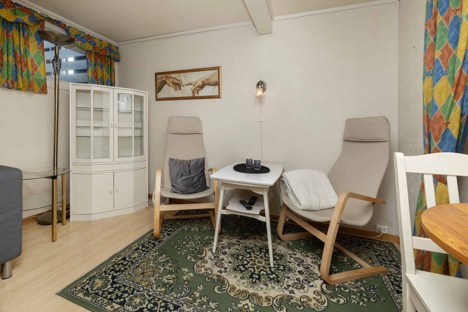 Kjellerstue med kjøkken totalt ca. 13 kvm Galleribilde