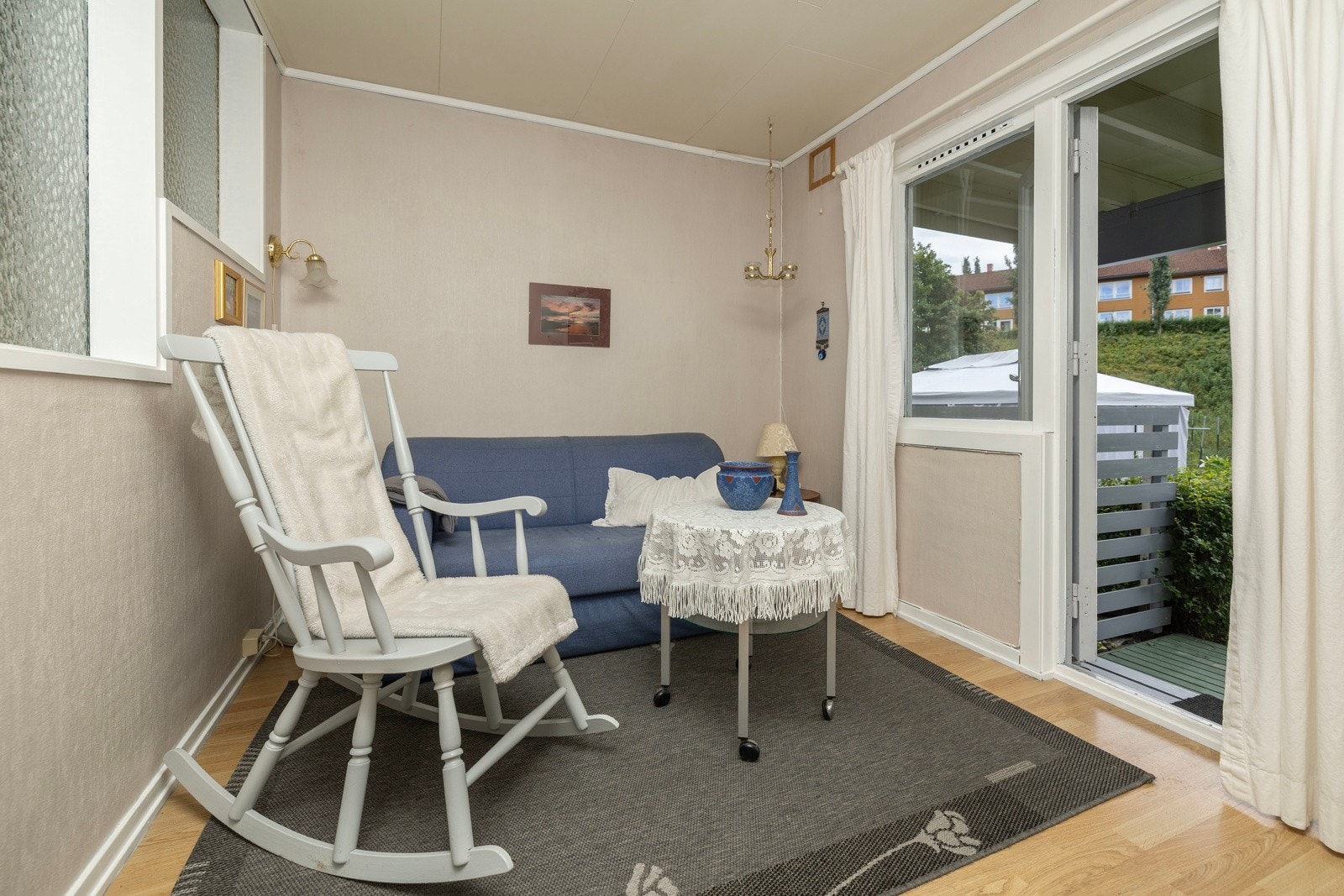 Soverom på ca. 8 kvm. Utgang til terrasse og hage Galleribilde