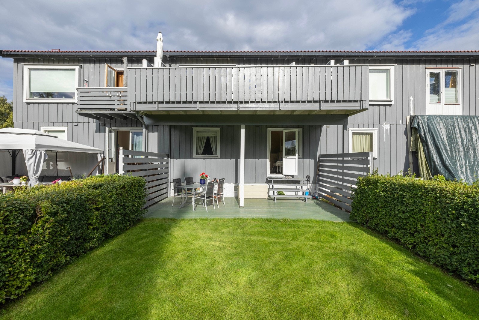 Fasade og hage Galleribilde