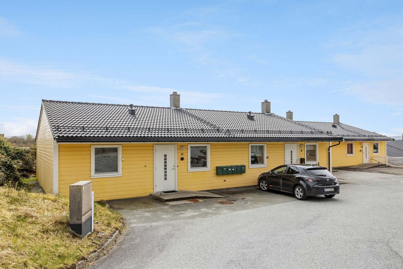 Egen inngang. Galleribilde