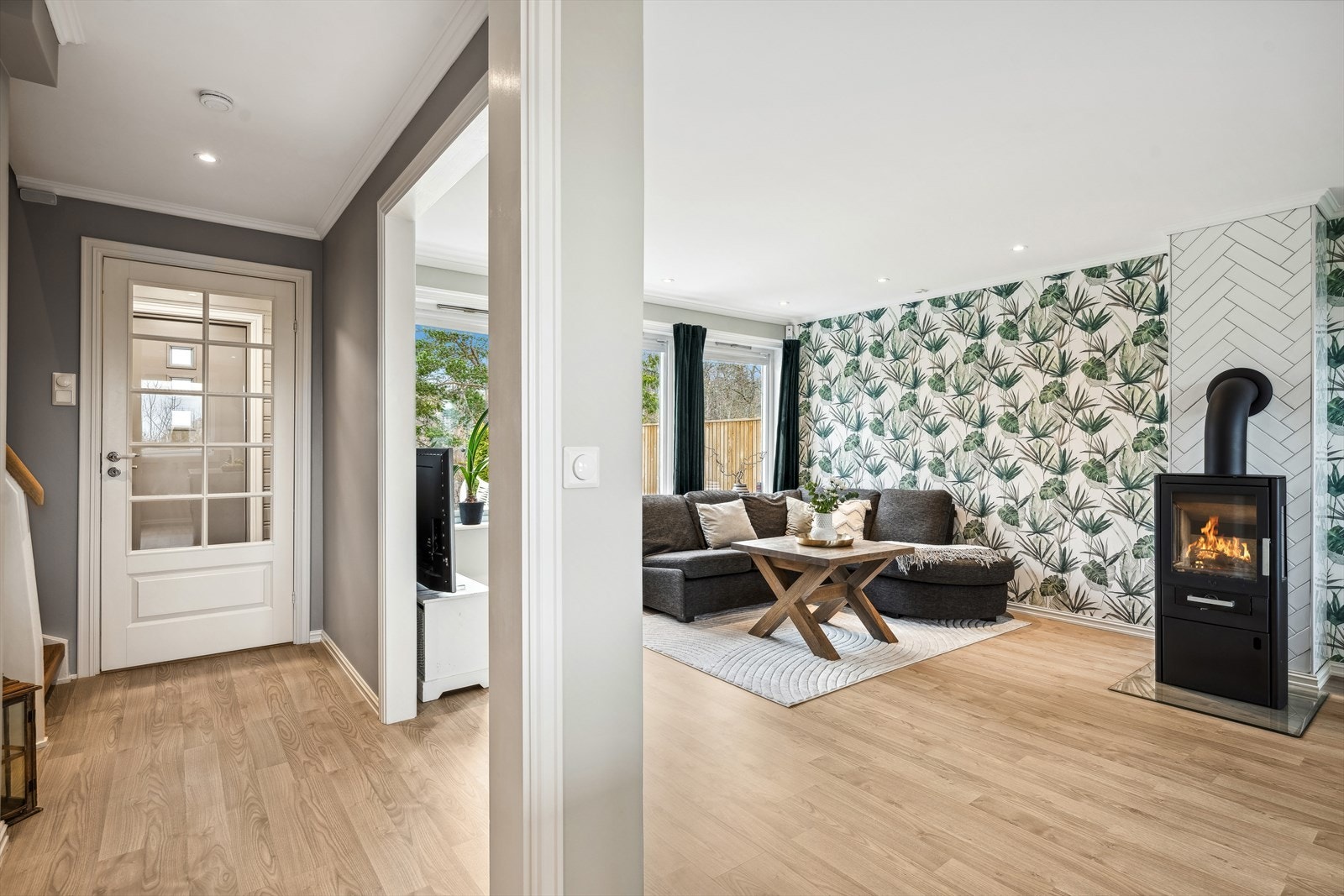 Videre inn finner vi stuen Galleribilde