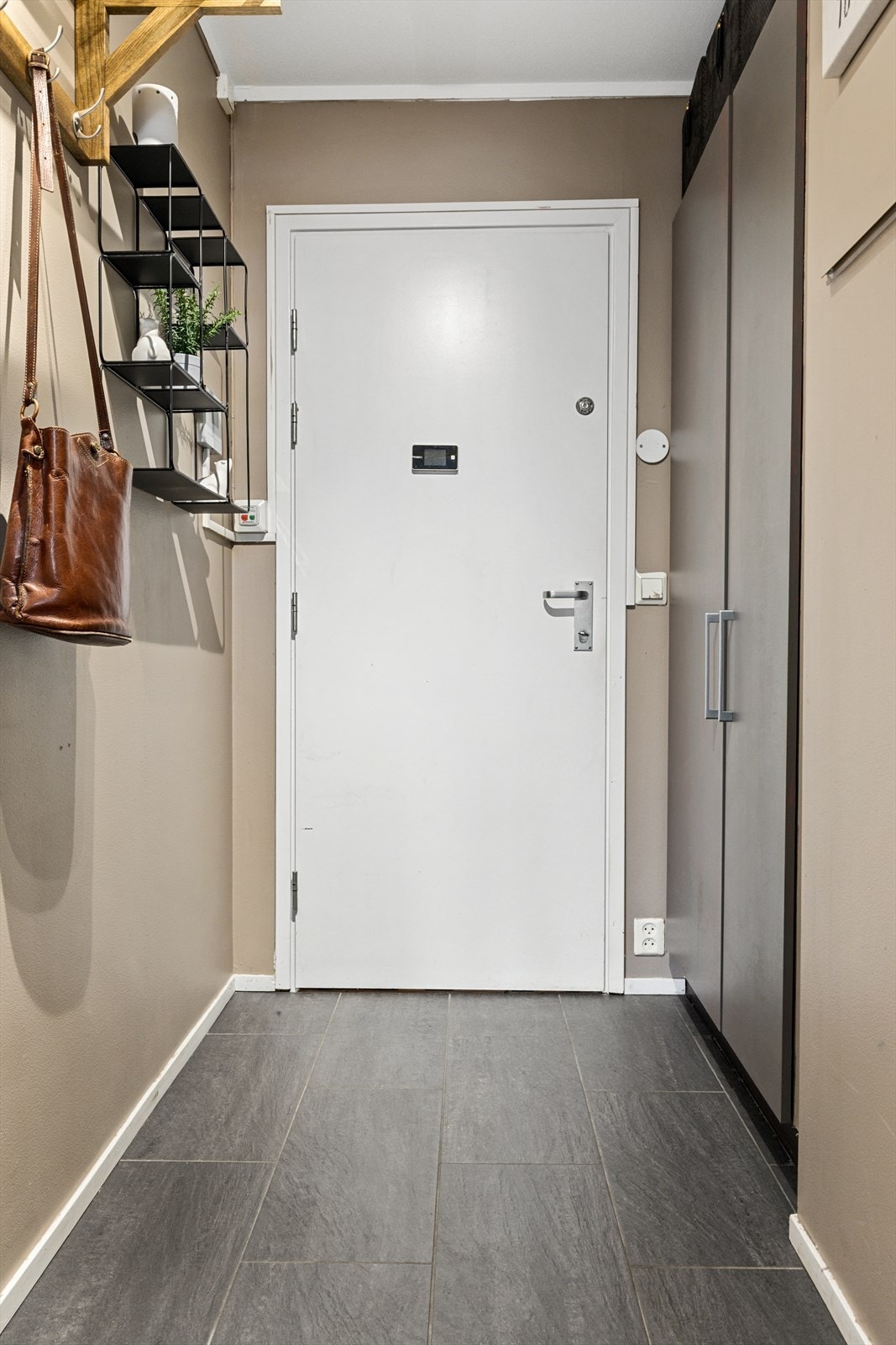 Dobbel garderobe Galleribilde