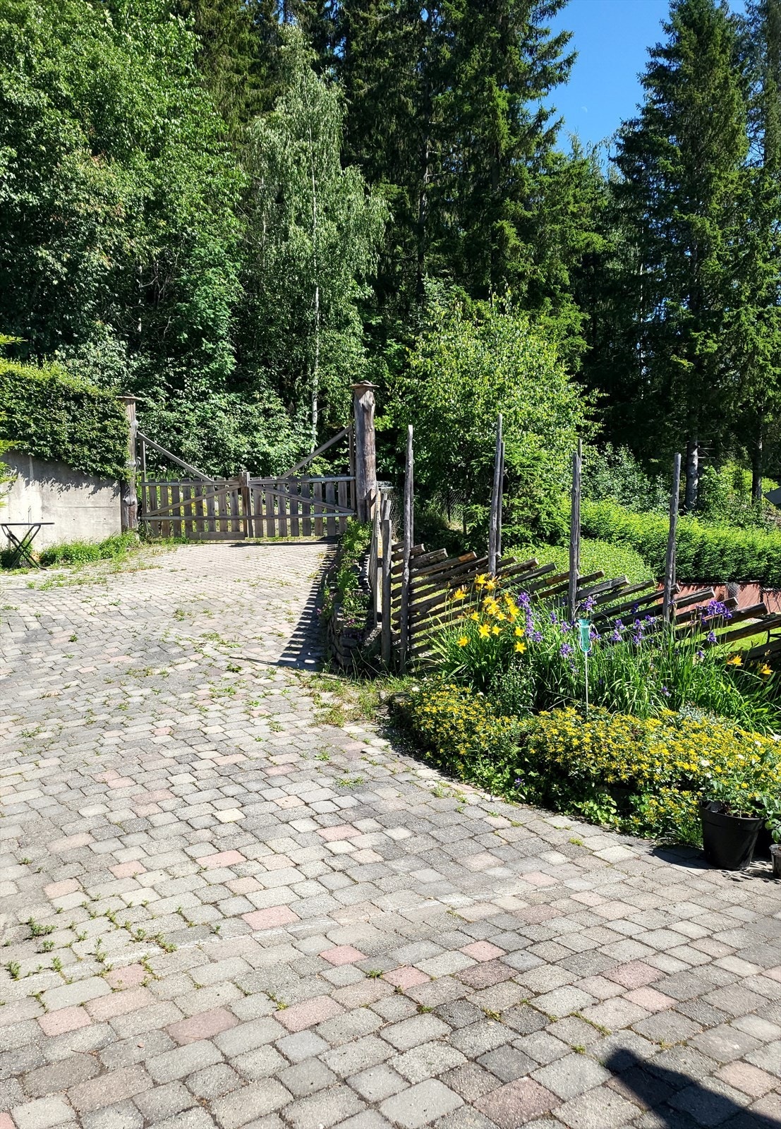 Selgers bilde - Pent opparbeidet uteområde Galleribilde