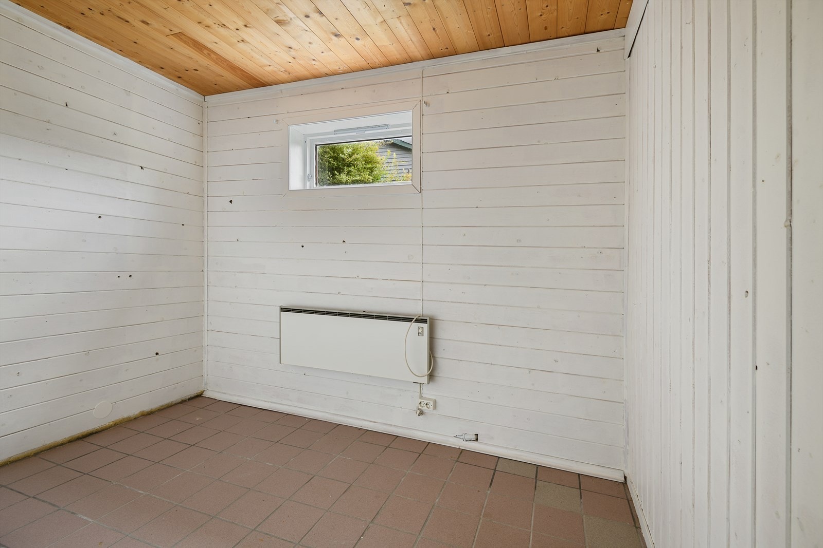 Bod i kjeller med gode muligheter for lagring Galleribilde