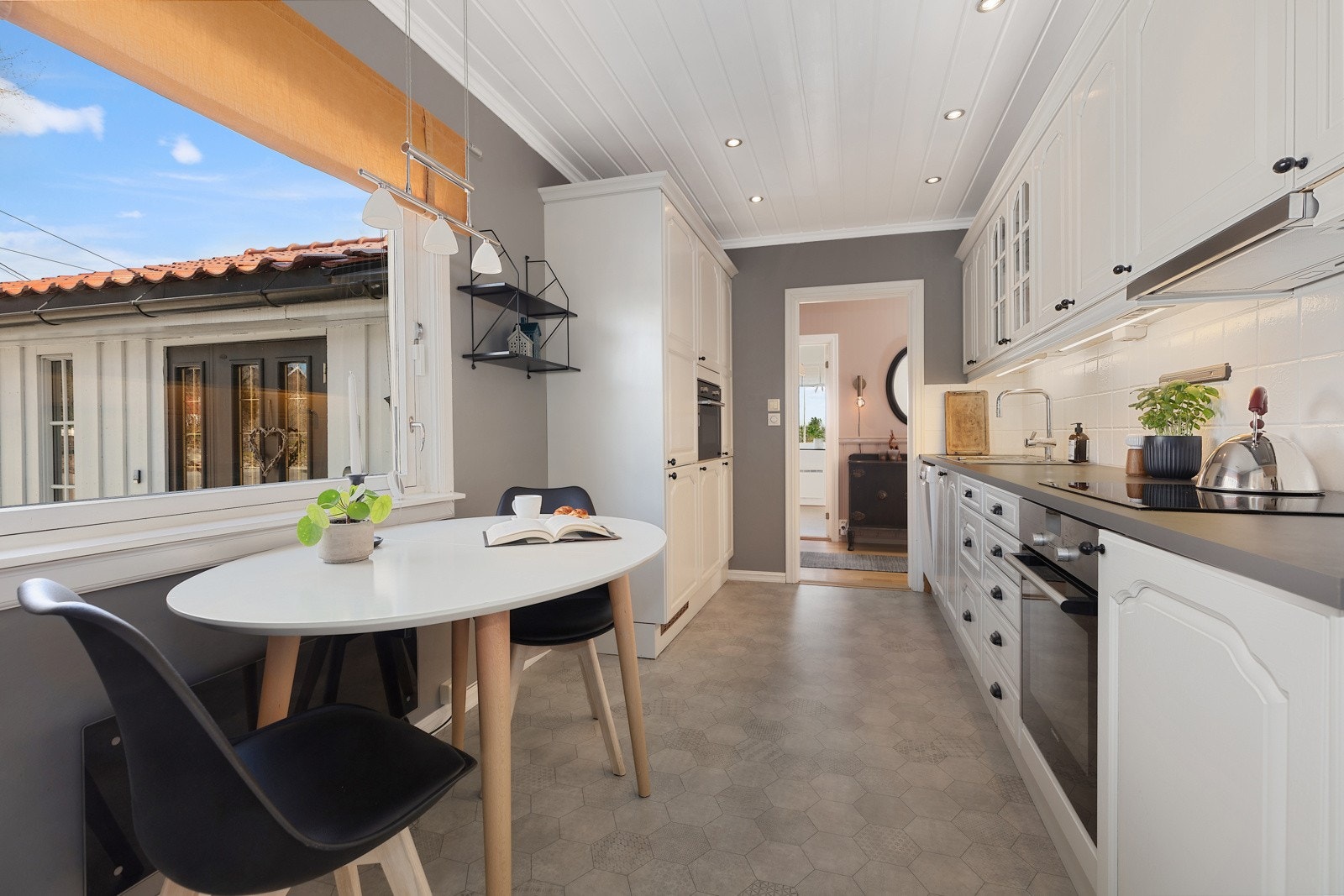 Kjøkken med spiseplass Galleribilde