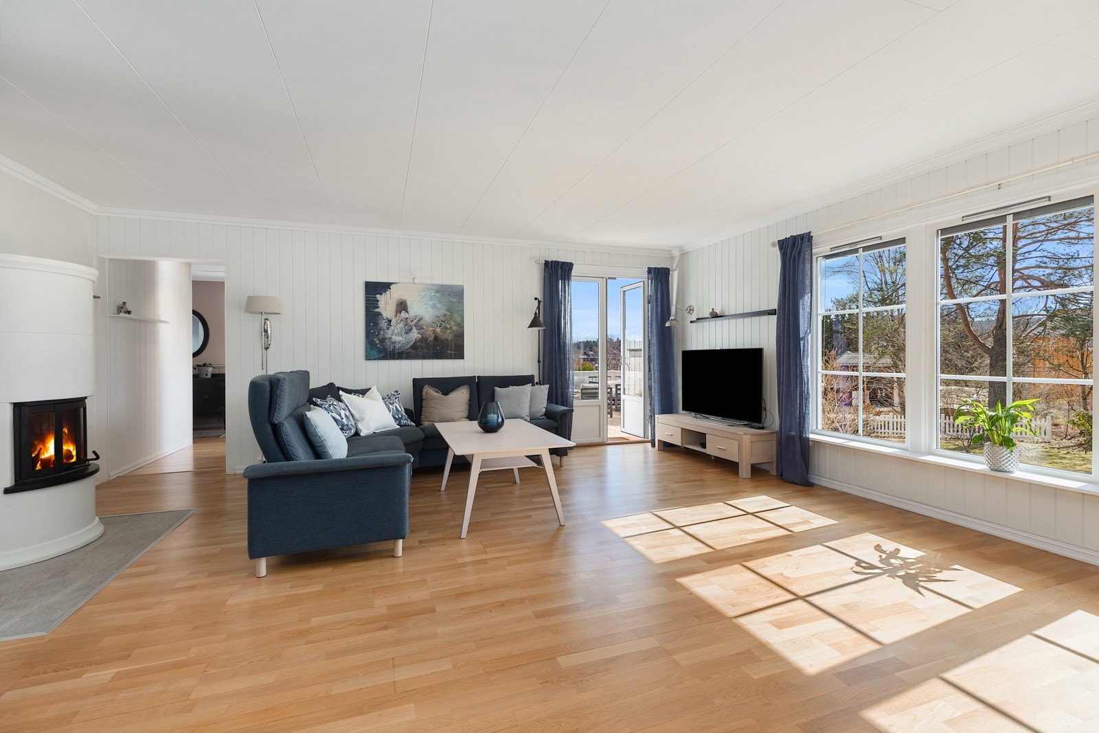 Åpen fin og lys stue Galleribilde