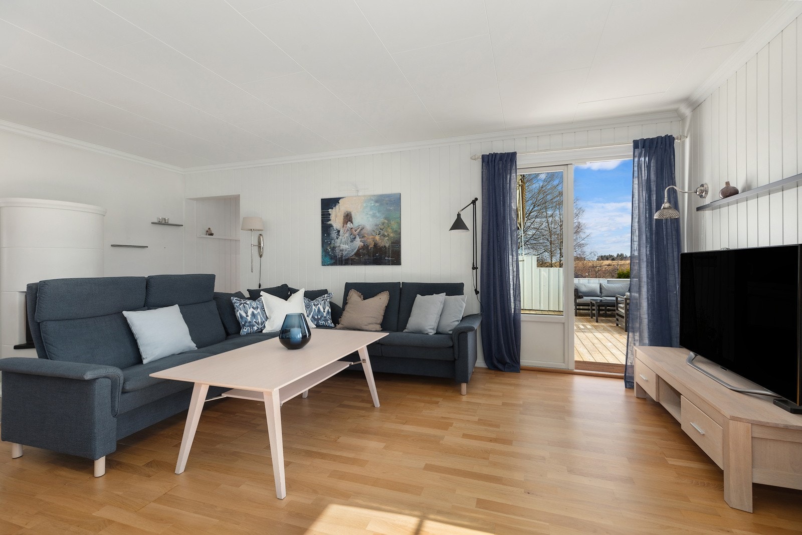 Stuen har utgang til den store terrassen Galleribilde