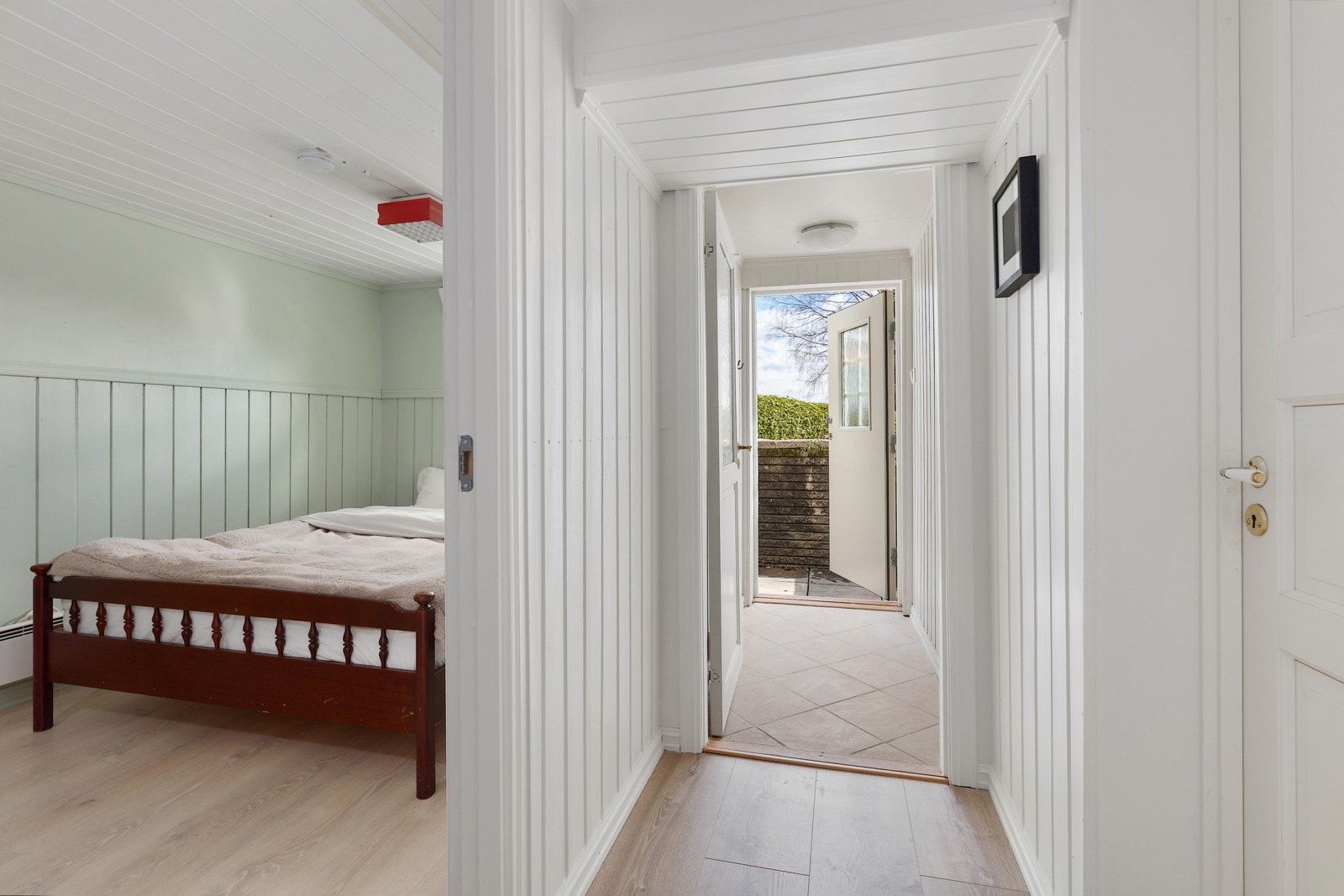 Underetasje, utgang til hagen Galleribilde