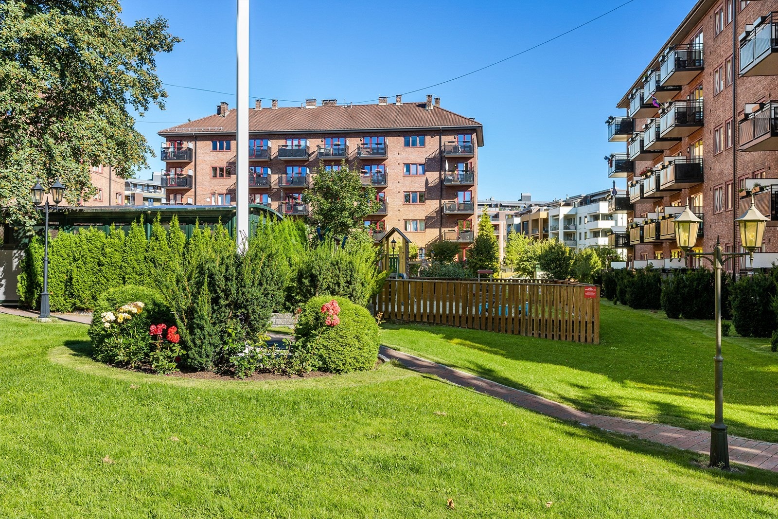 Borettslaget består av 355 andelsleiligheter, i tillegg til 1 tjenesteleilighet. Galleribilde