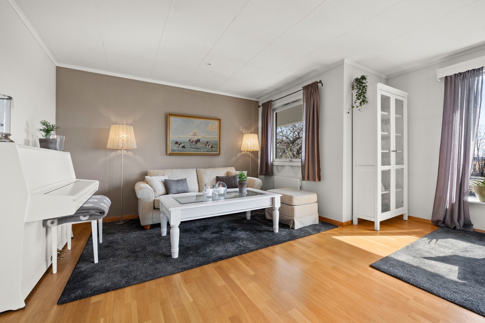 Boligen hadde opprinnelig 5 soverom, hvorav ett ble fjernet til fordel for større stue. Dette kan etableres igjen i denne kroken. Galleribilde