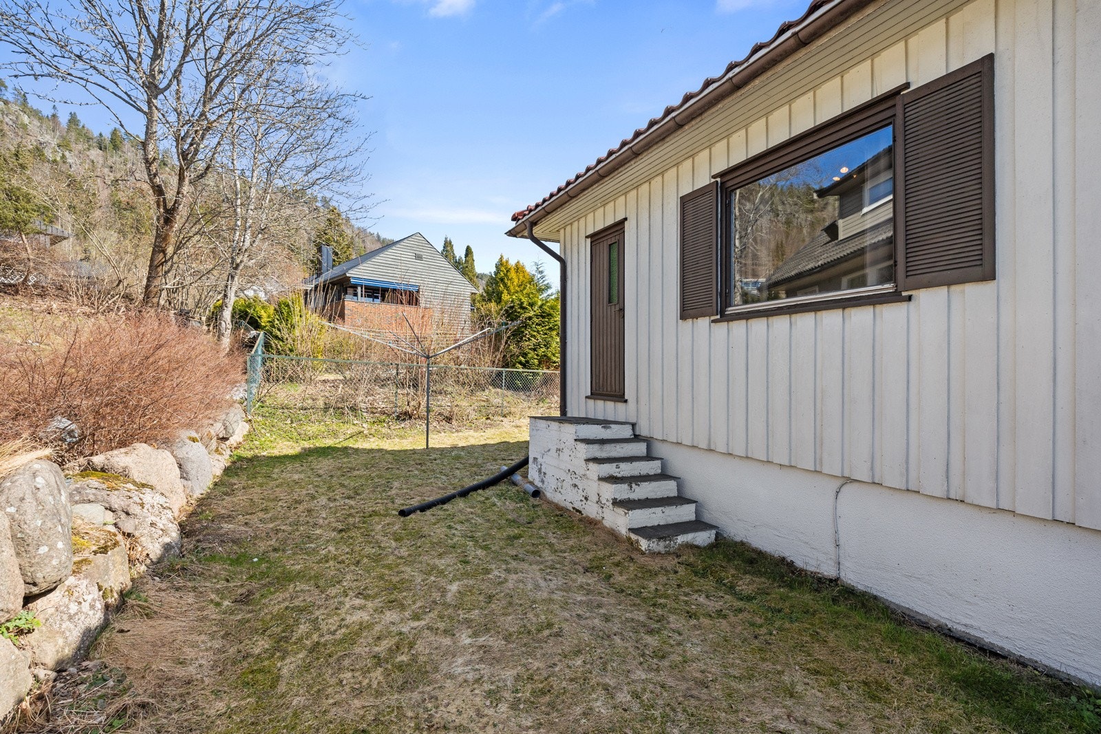 Hage - Her er inngangen til vaskerommet Galleribilde