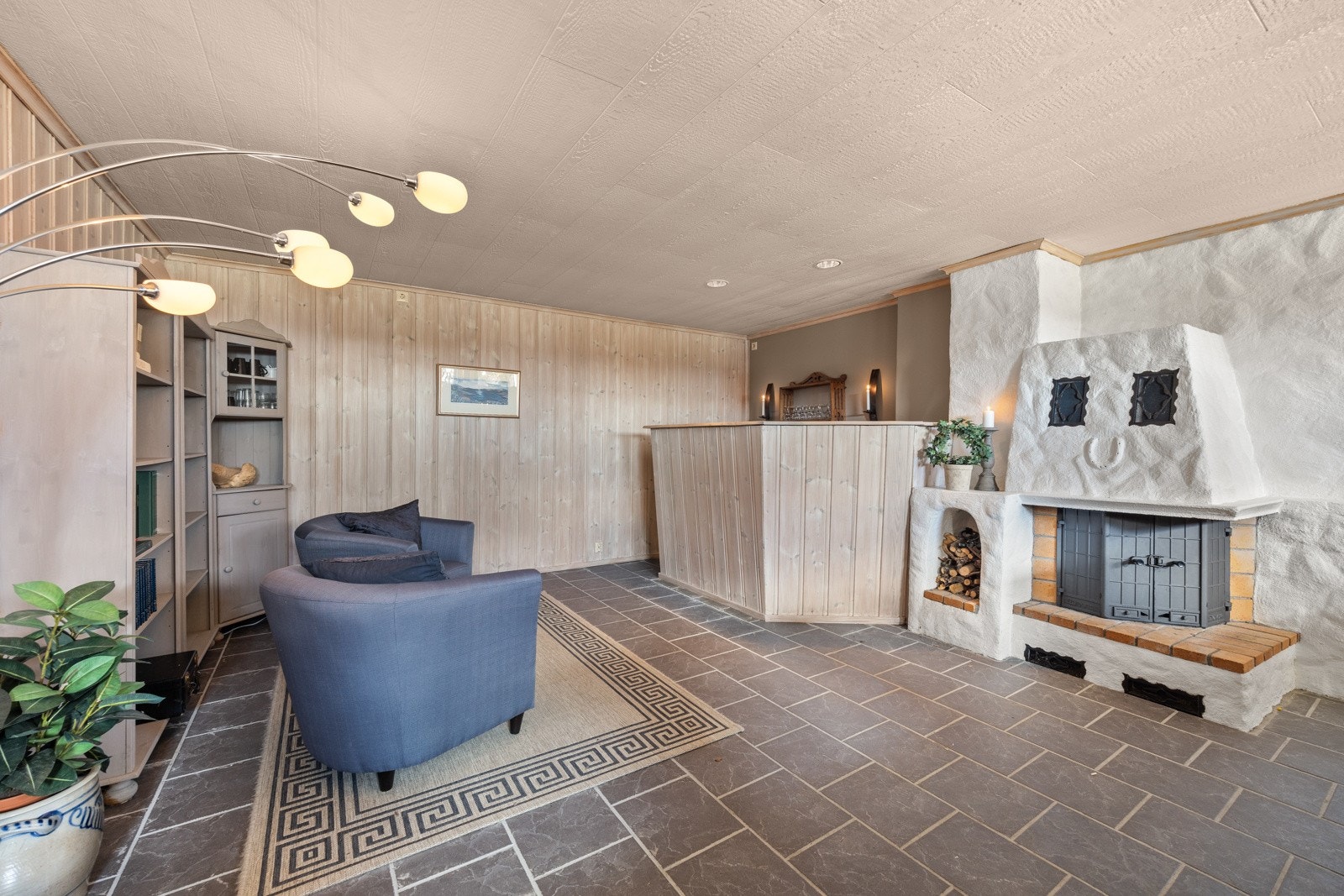 Stor og trivelig kjellerstue med eget barhjørne Galleribilde