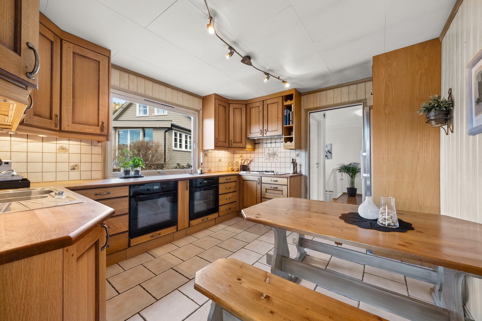 Videre er det frittstående kjøleskap Galleribilde