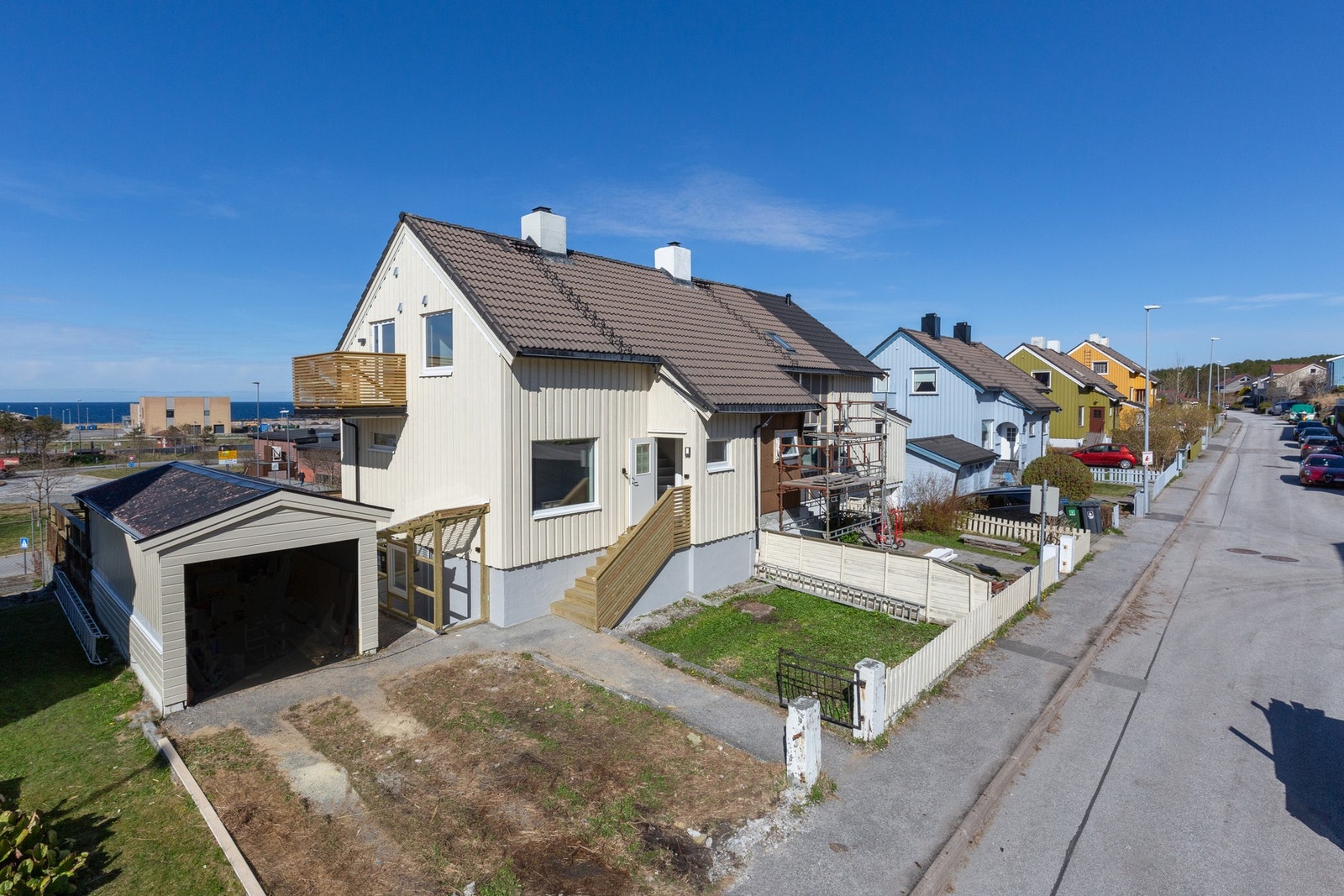 Betydelig oppgradert halvpart av tomannsbolig med garasje Galleribilde