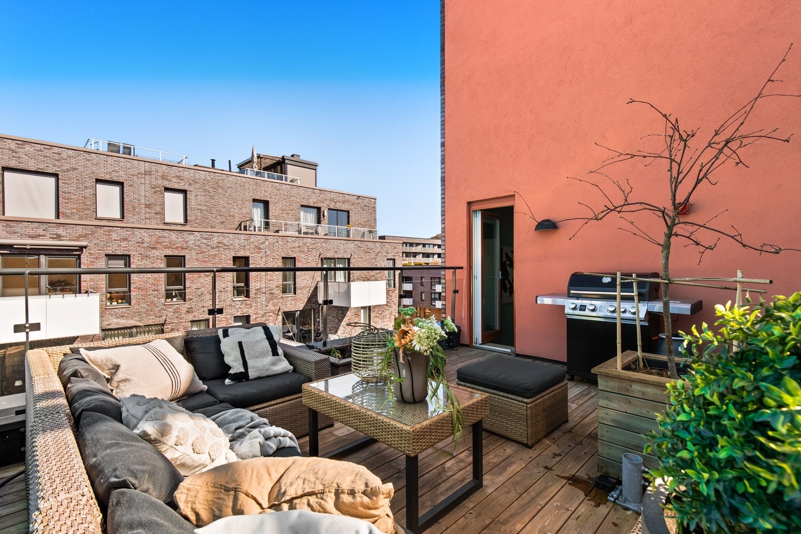 Et herlig privat uterom med god plass til å underholde Galleribilde