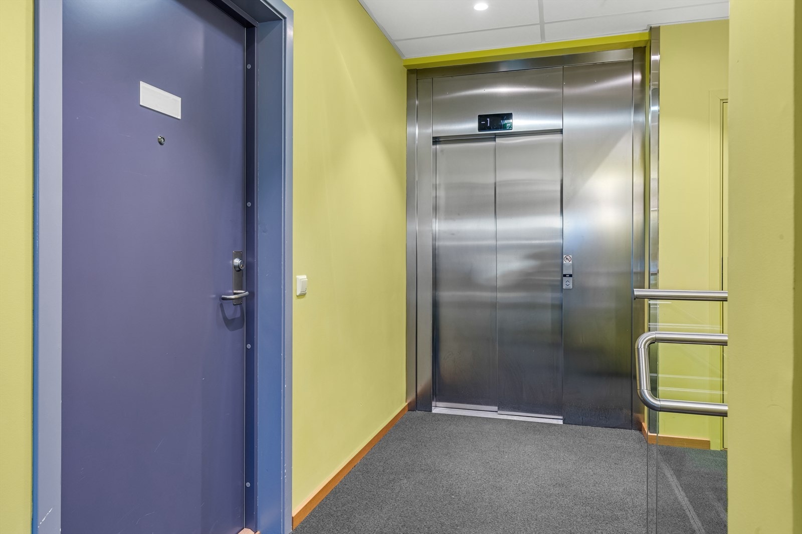 Hyggelig oppgang og enkel adkomst til heisen Galleribilde