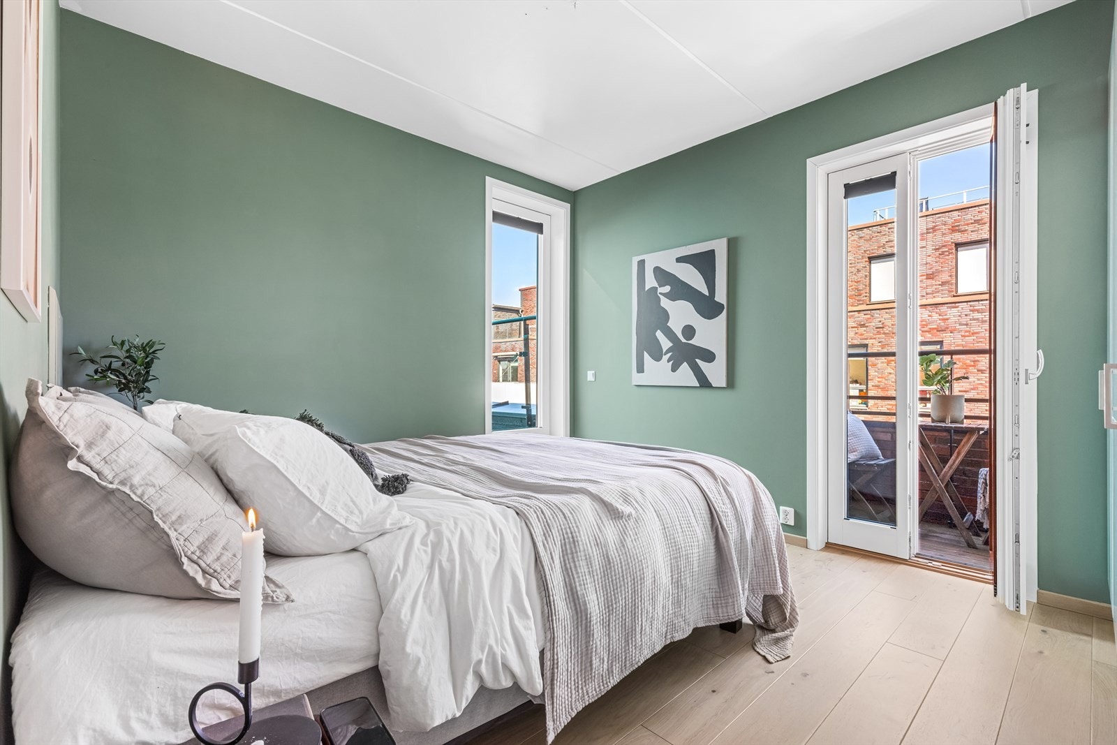 Hovedsoverom med direkte utgang til privat terrasse og balkong Galleribilde