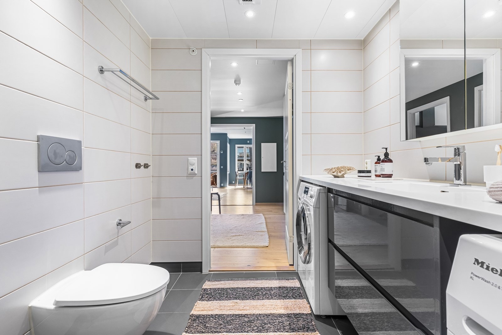 Servant med under- og overskap Galleribilde