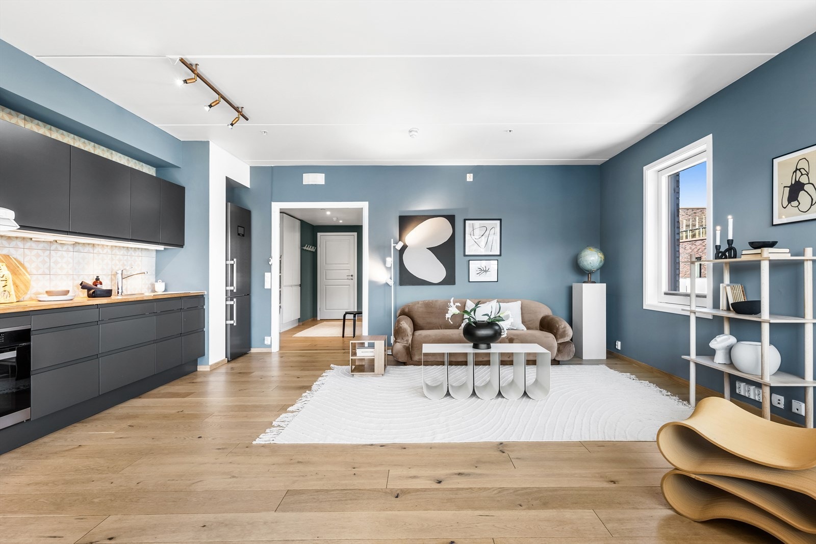 Fine enstavsgulv og god takhøyde i leiligheten Galleribilde