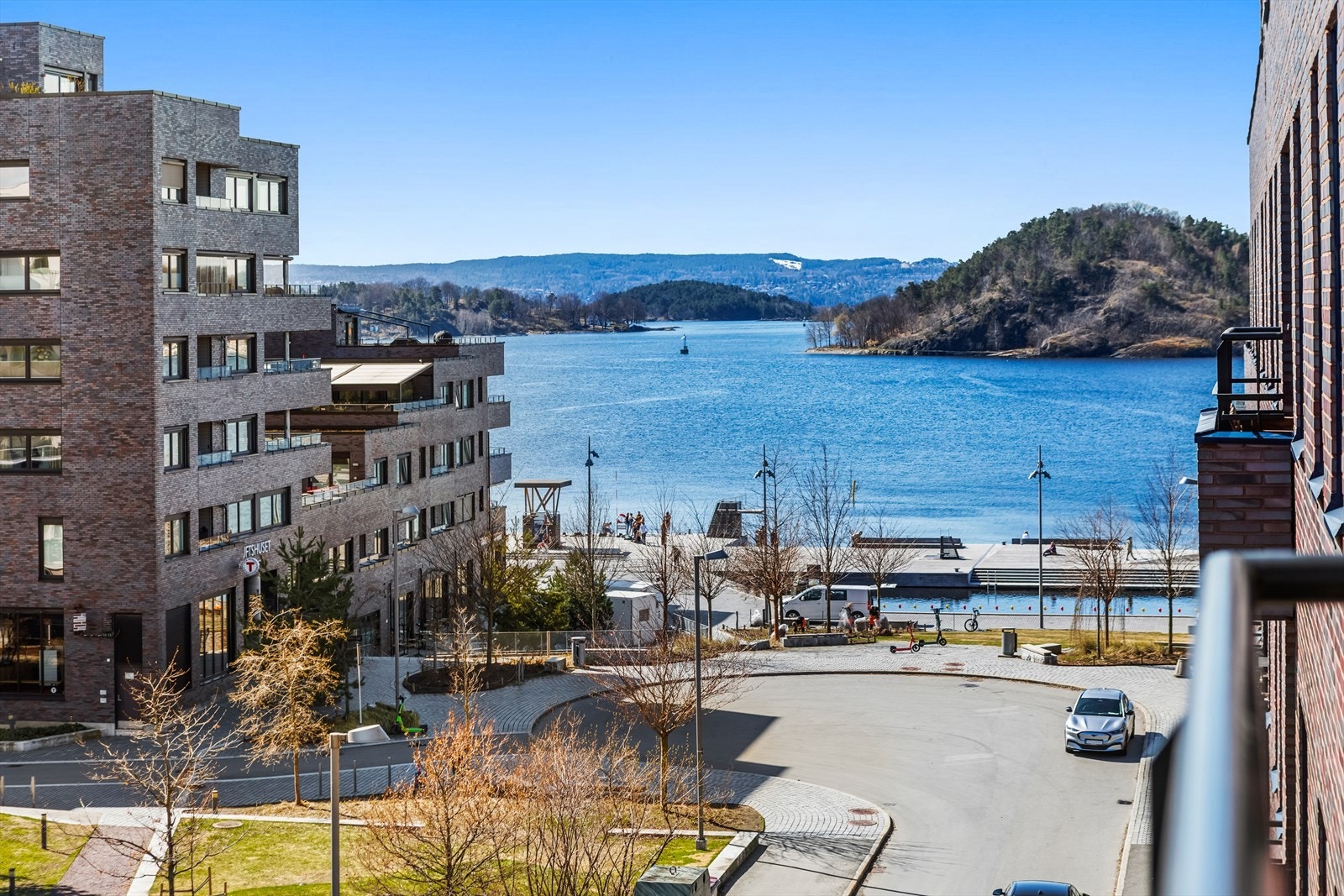 Flott utsikt mot Sørenga Sjøbad, Oslofjorden, Hovedøya m.m. Galleribilde