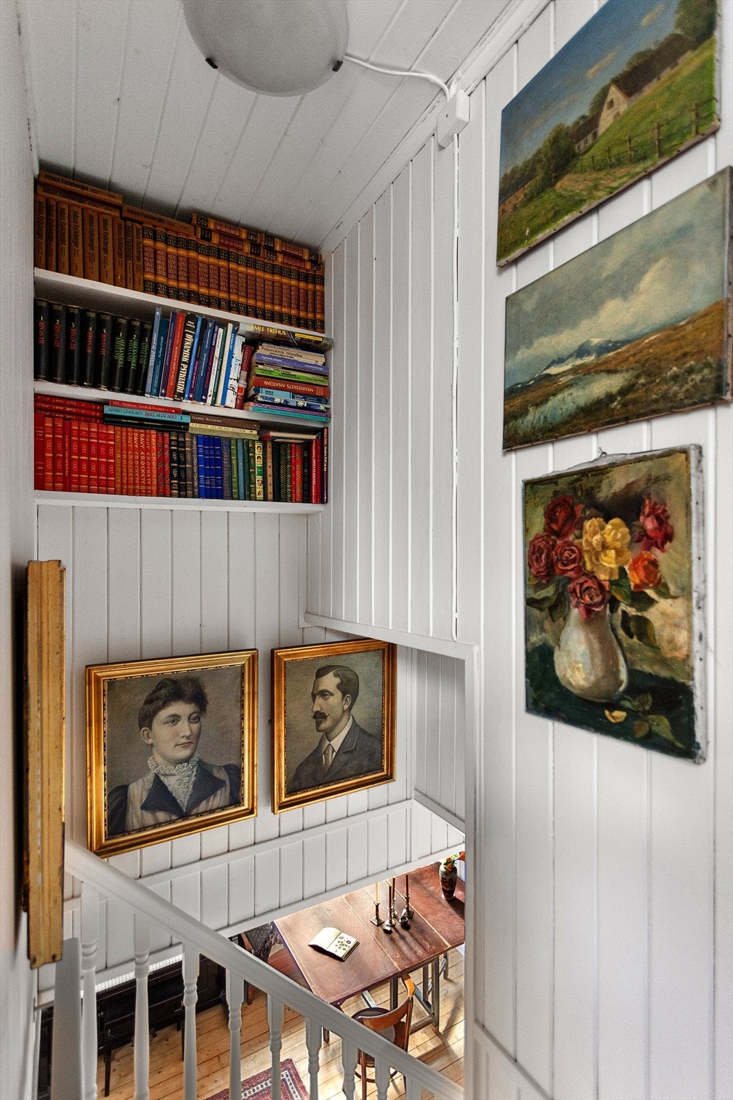 Videre kommer man opp til boligens loftsetasje. Galleribilde