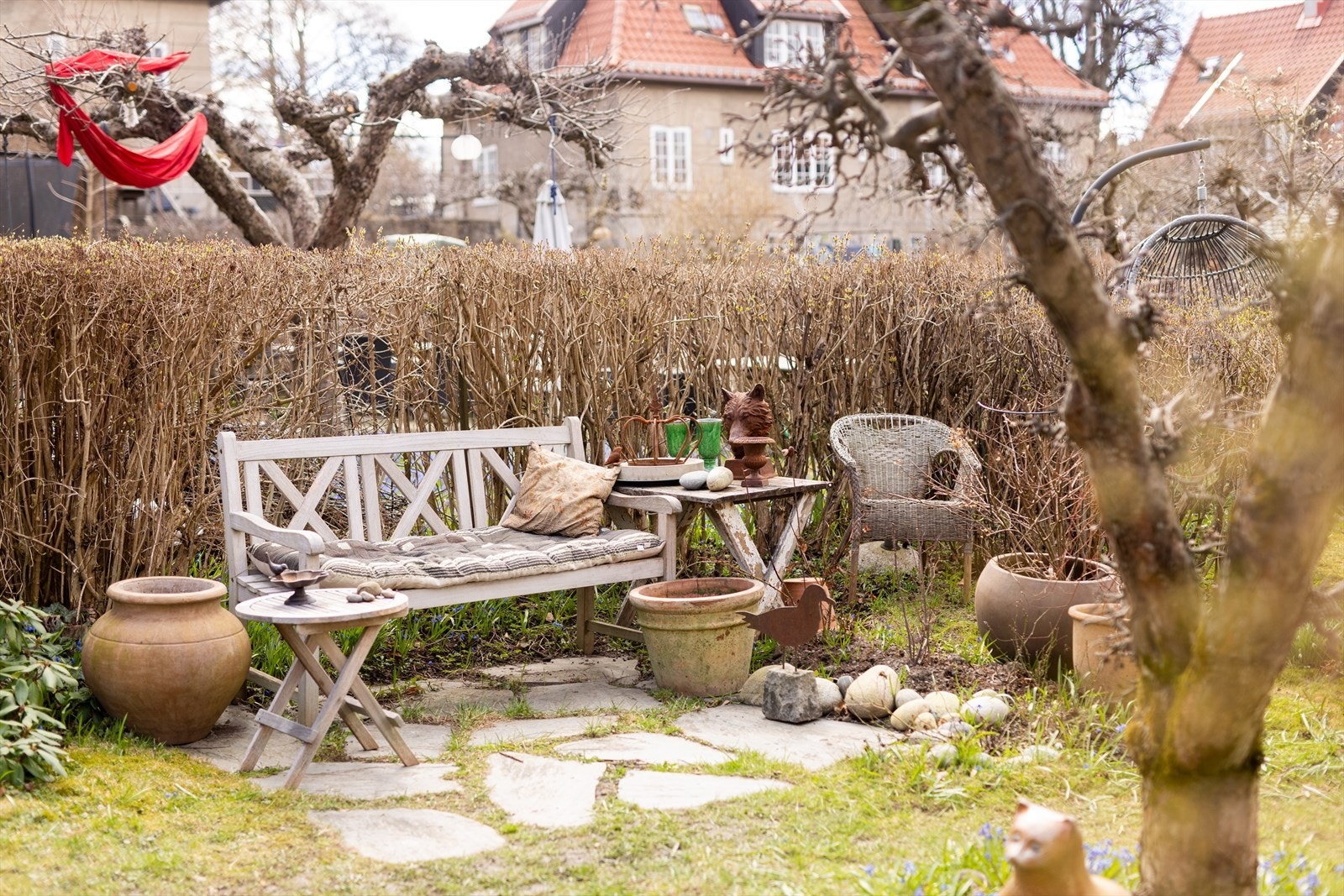 På sommerhalvåret blomster prydvekster i alle farger og fasonger. Galleribilde