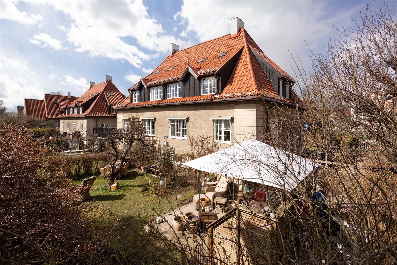 Velkommen til John Colletts allé 19. Galleribilde