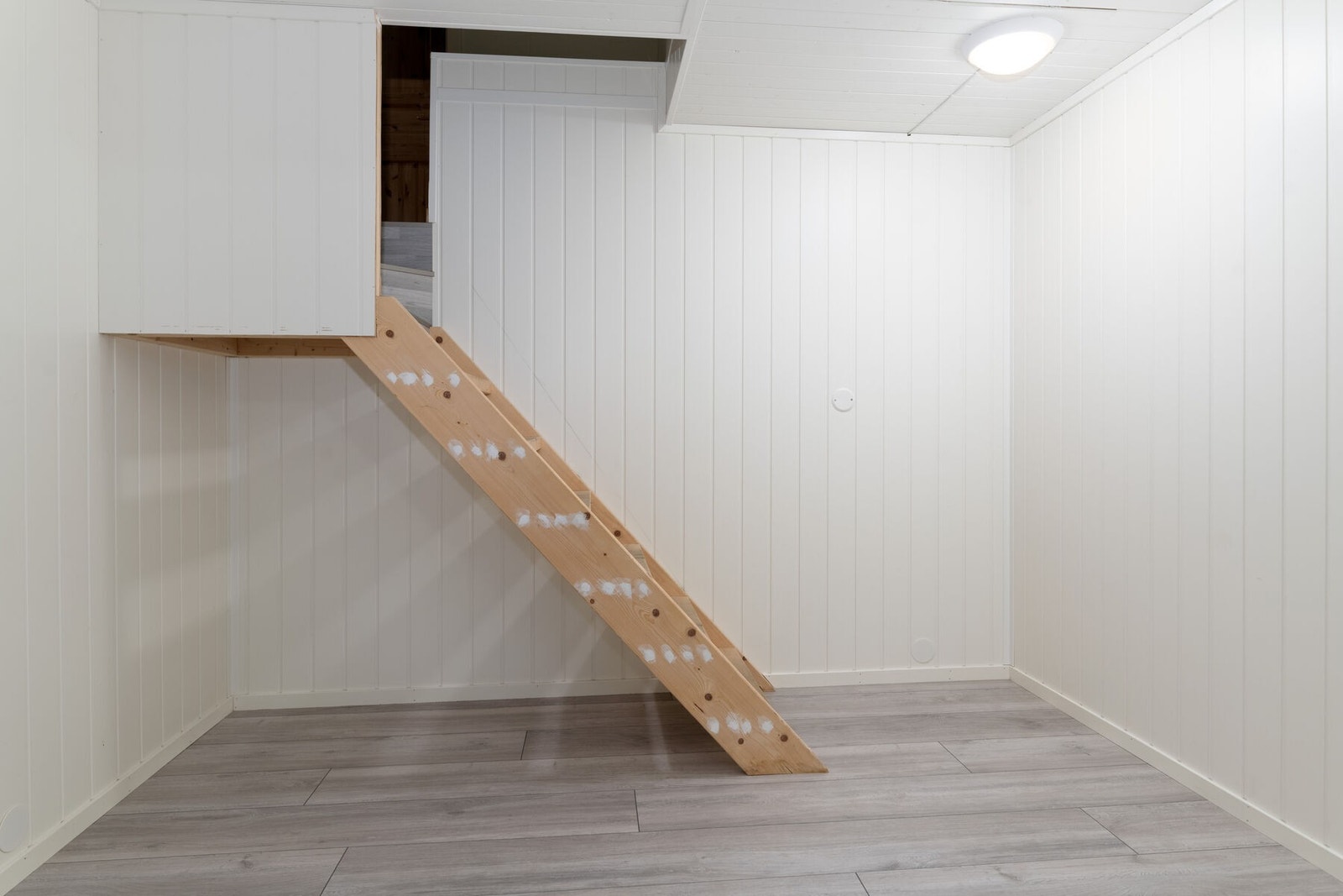 Trappegang kjeller Galleribilde