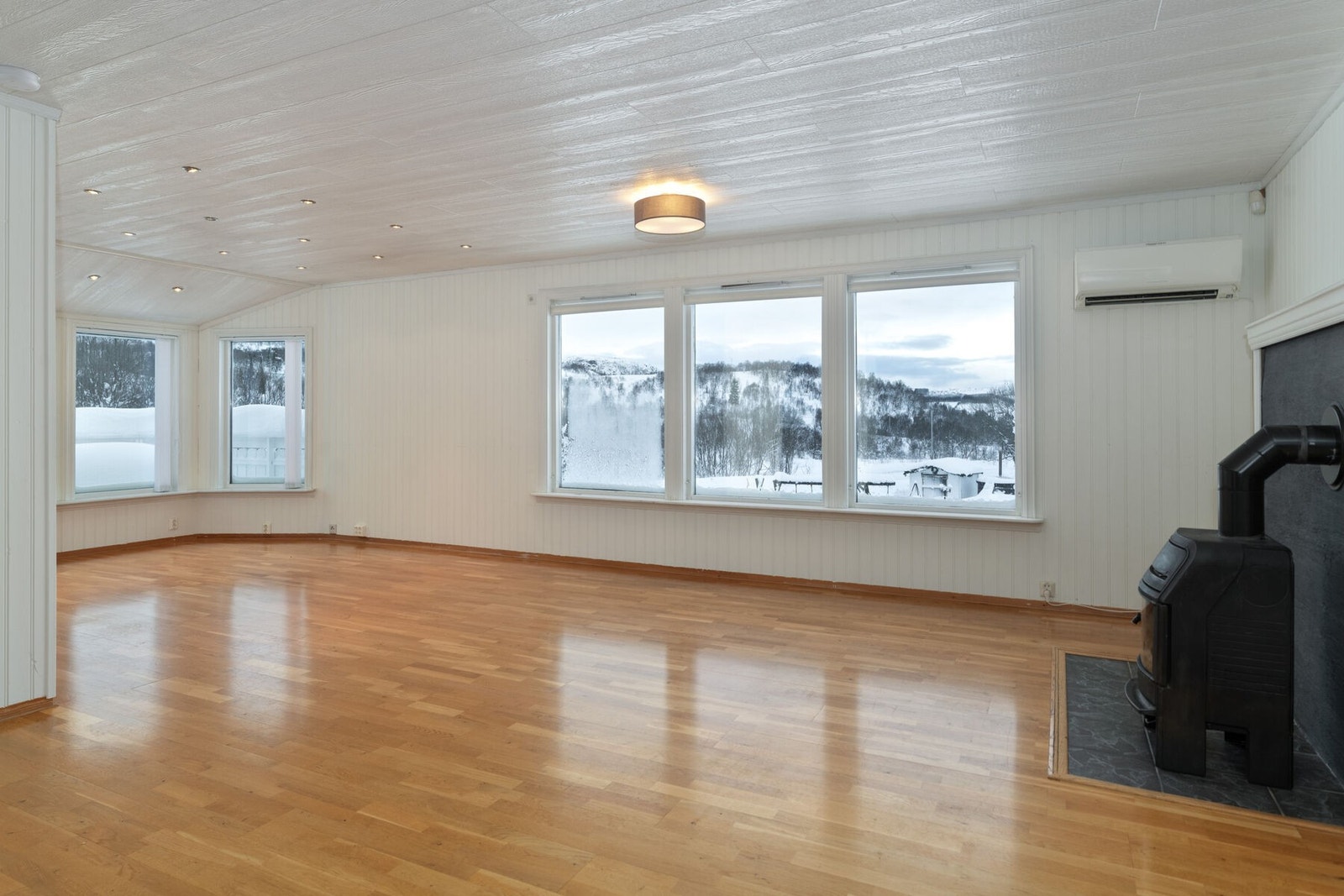 Vinduene sørger også for god utsikt til omgivelsene. Galleribilde