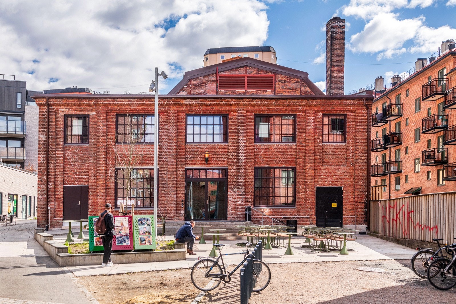 Nyåpnede Carls (Carl Berners nye storstue) har allerede blitt en stor suksess, og tilbyr bl.a. kafé & bar, restaurant, vinbar og to store arrangementsrom. Galleribilde
