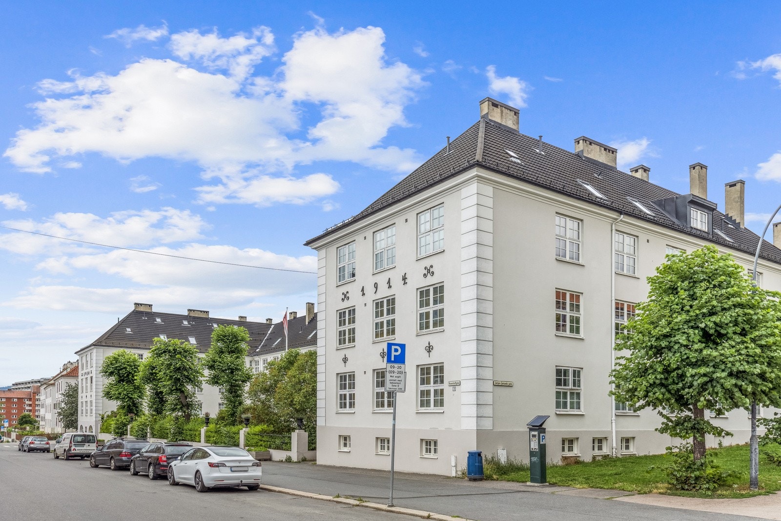Det foreligger planer om å oppgradere de felles utearealene med beplantning, flere sitteplasser og bord. Galleribilde