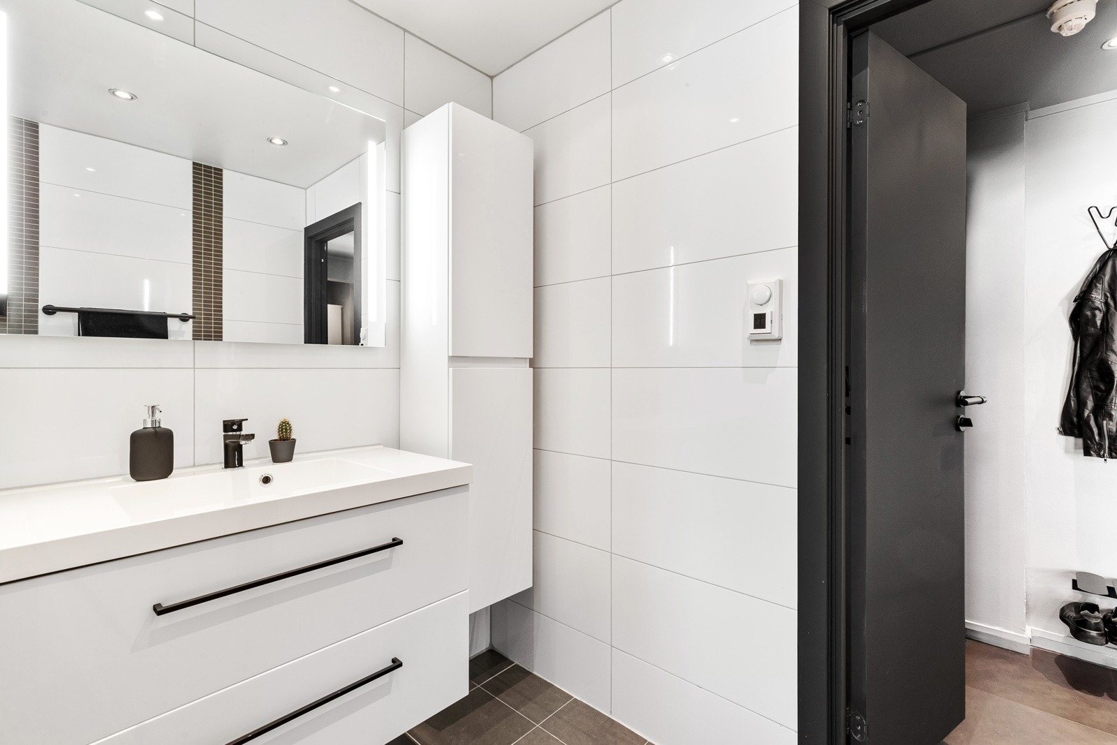 Badet ble utvidet og rehabillitert i 2009 av Bad, Flis og Snekkespesialisten AS, ytterligere oppgradert i 2022 av D.G Optimal Bygg AS Galleribilde