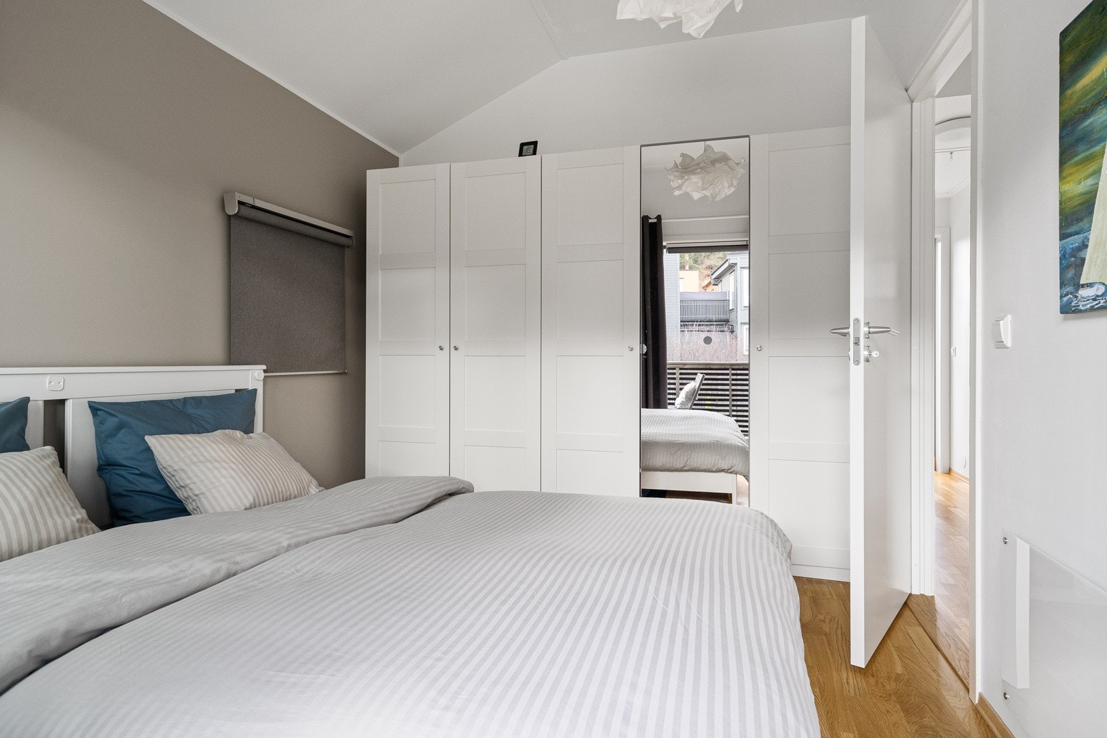 Her er det bra med garderobeplass. Galleribilde