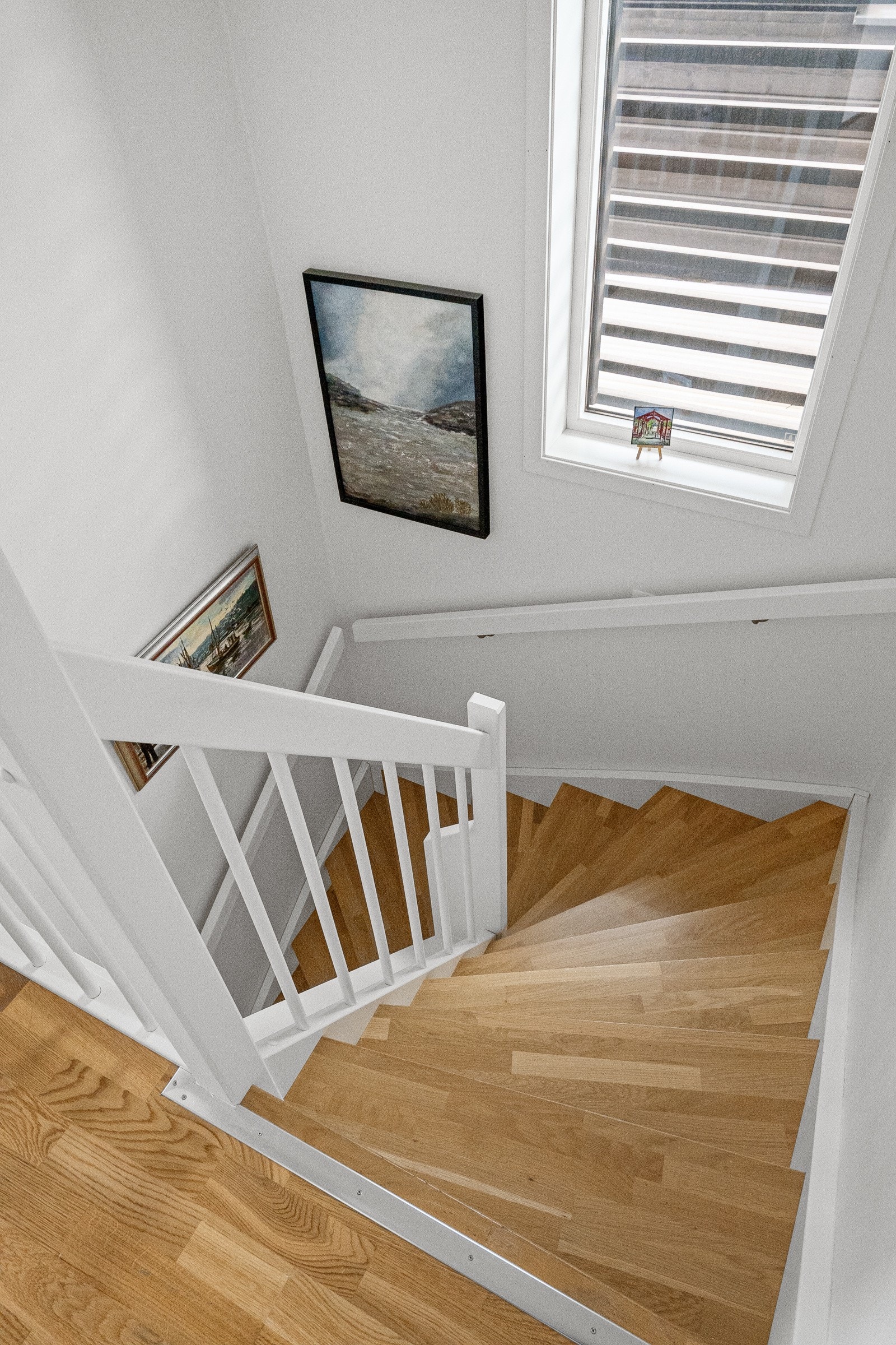 Trapp opp til 2. etasje. Galleribilde