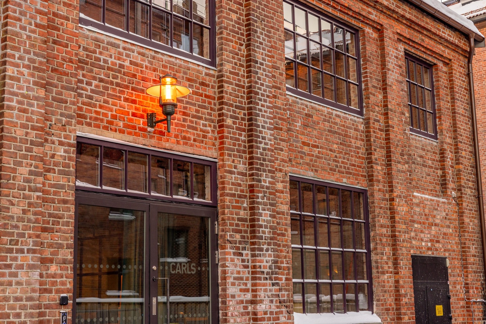 Nyåpningen Carls har vært en suksess. Her er det servering av mat og drikke, store arrangementer, fotball på skjermene, shuffleboard og mye mer. - Galleribilde