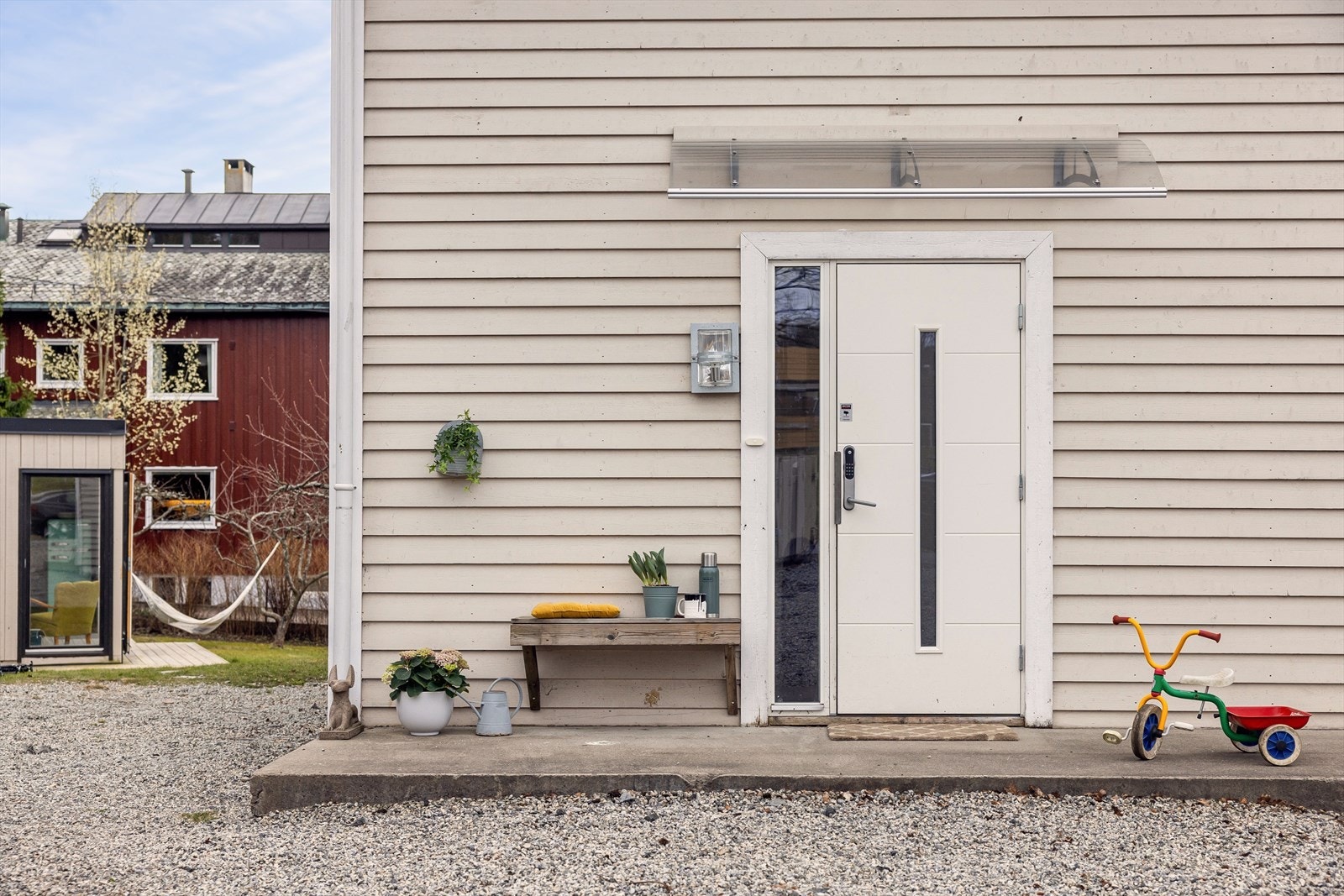 I 2013 ble det laget tilbygg for begge seksjonene. Nå er det et eget inngangsparti til hver seksjon. Galleribilde