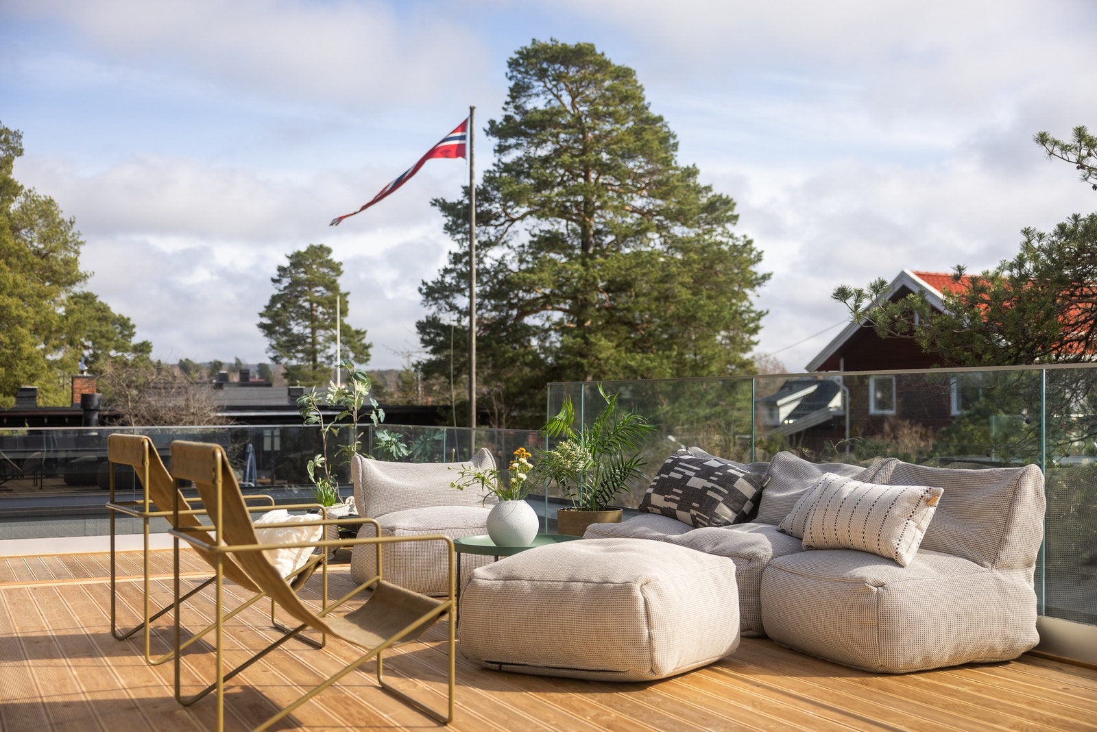 På takterrassen kan man nyte fantastiske sol- og utsiktsforhold i flere retninger. Galleribilde