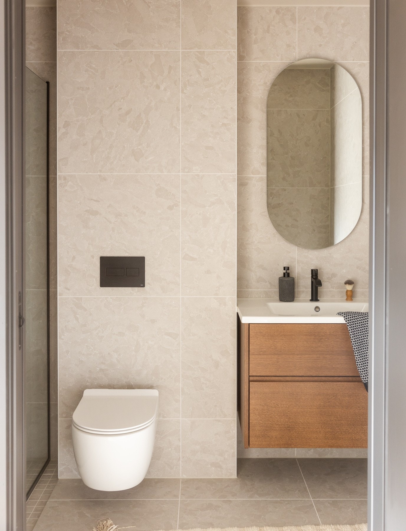 Hovedsoverommet har eget en-suite bad. Galleribilde