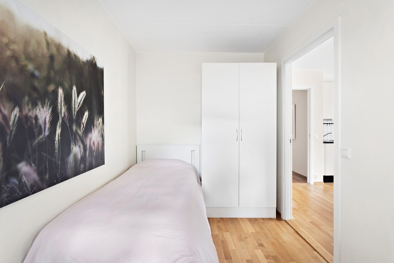 Garderobeskapet på soverom 2 følger også salg Galleribilde