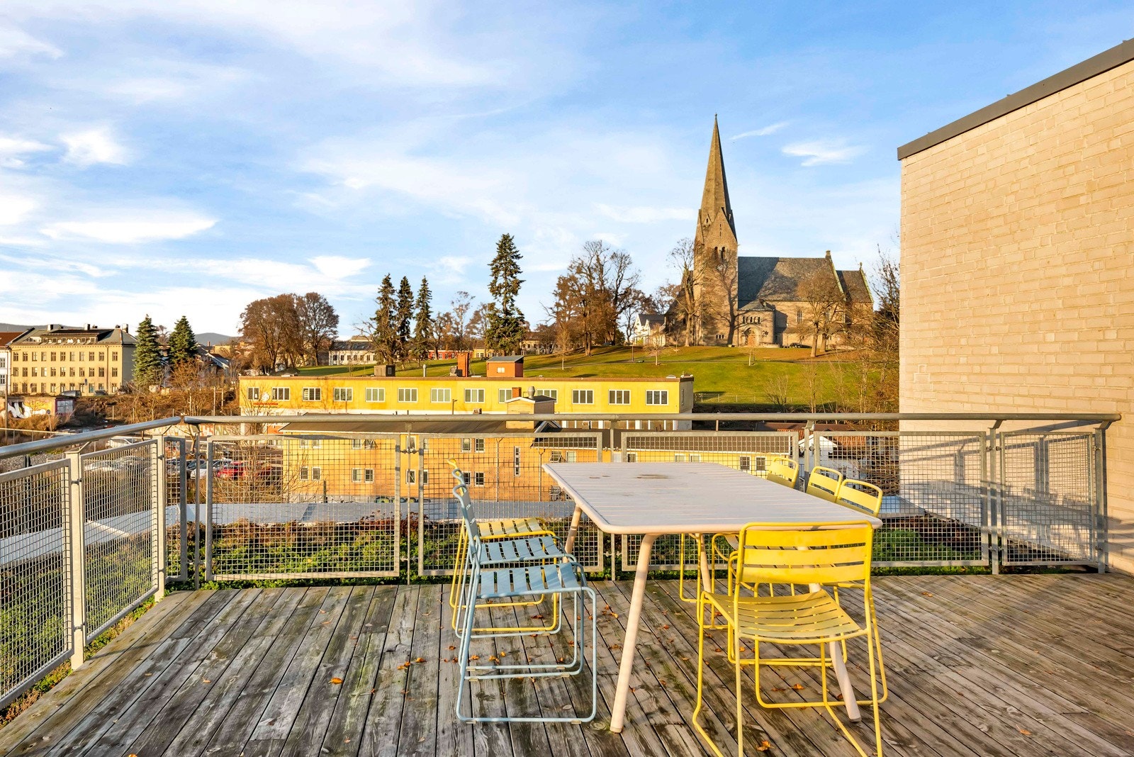 Beboerne har tilgang til en imponerende takterrasse på hele 130 kvm Galleribilde