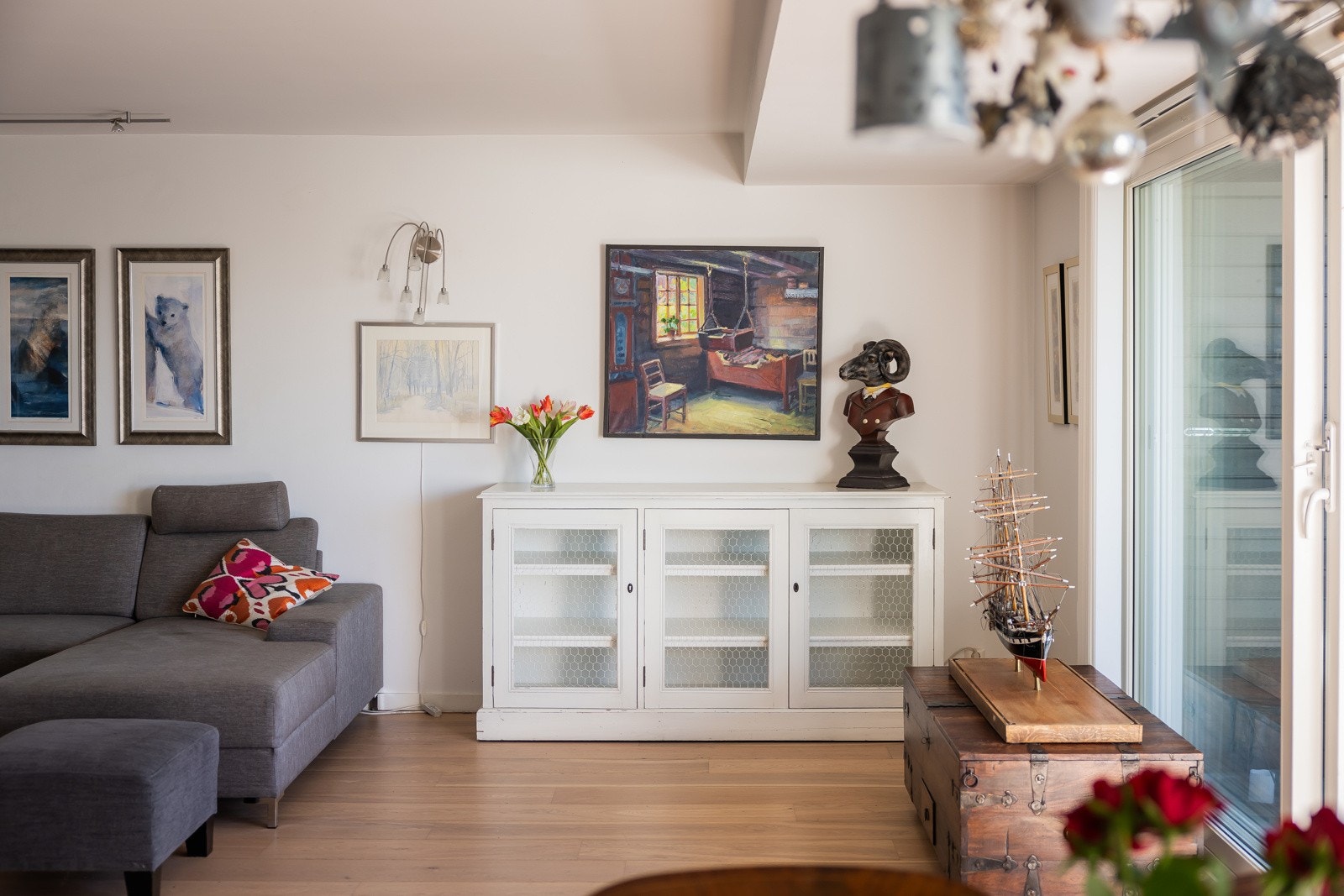 Gjennomgående leilighet med balkong på begge sider Galleribilde