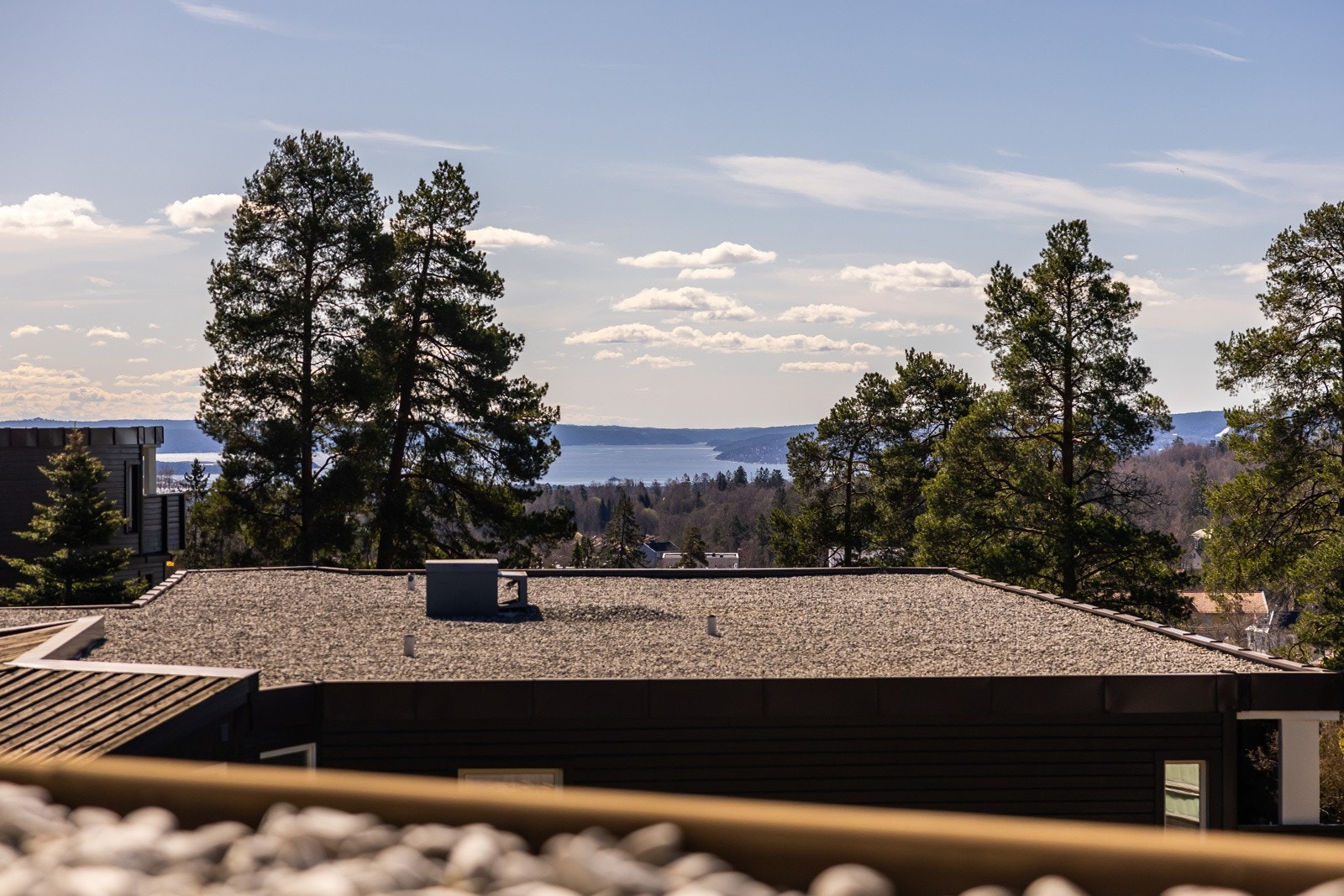 Her får du gleden av flott utsikt over nabolaget og gode solforhold Galleribilde