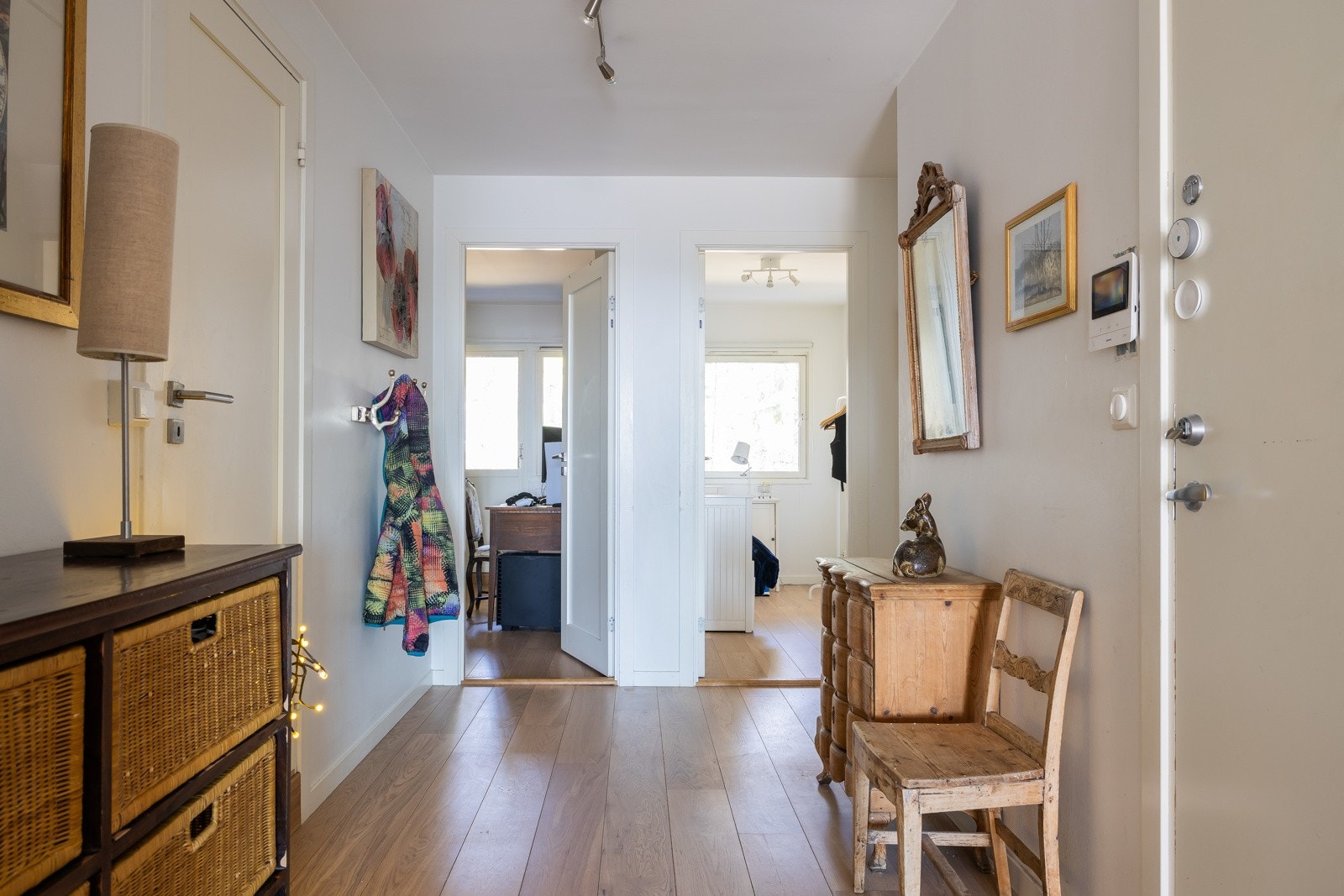 Her er det plass til helfigursspeil, oppheng av klær samt skohyller Galleribilde